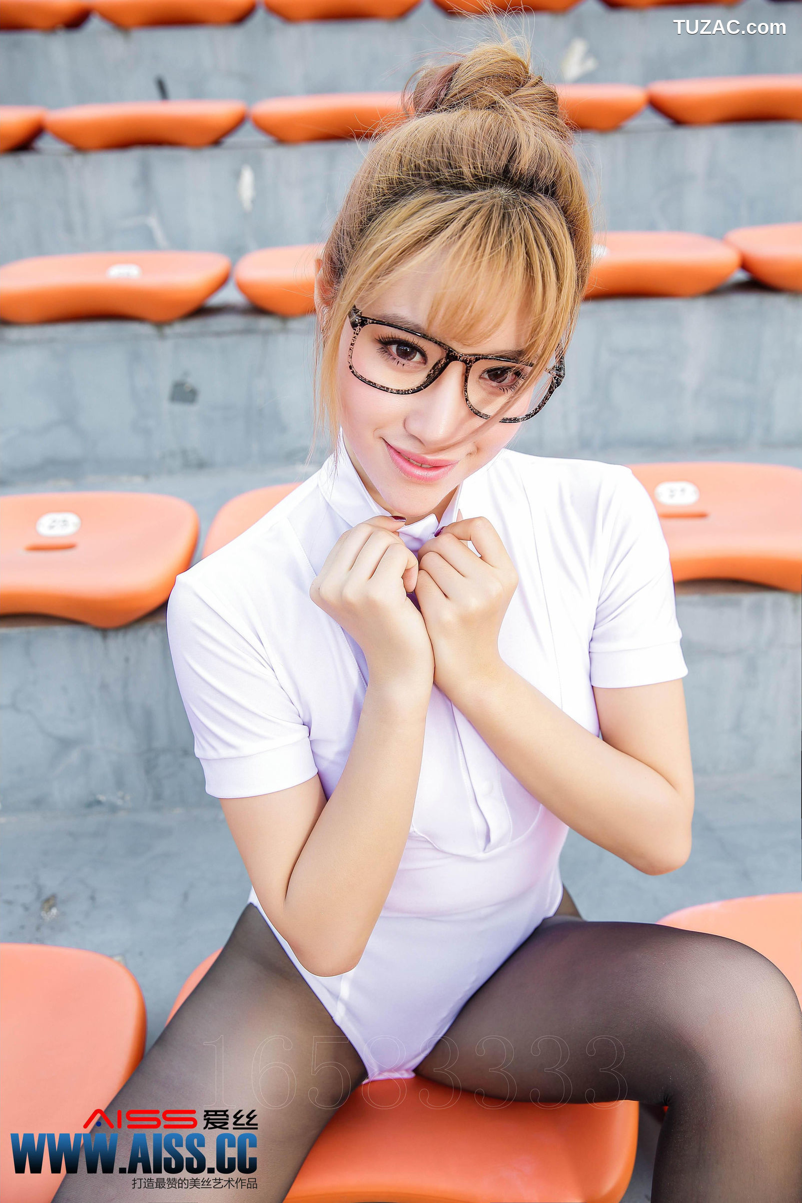 AISS爱丝-F5026-何冉-《操場上的直穿少女》