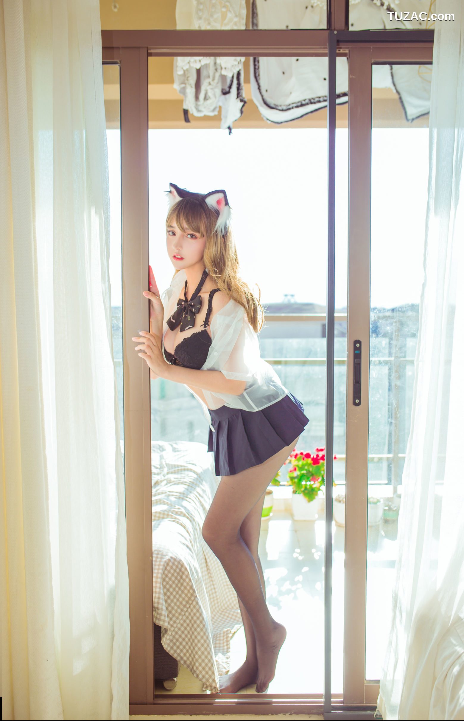 过期米线线喵-Vol.038-阳台黑丝性感猫咪