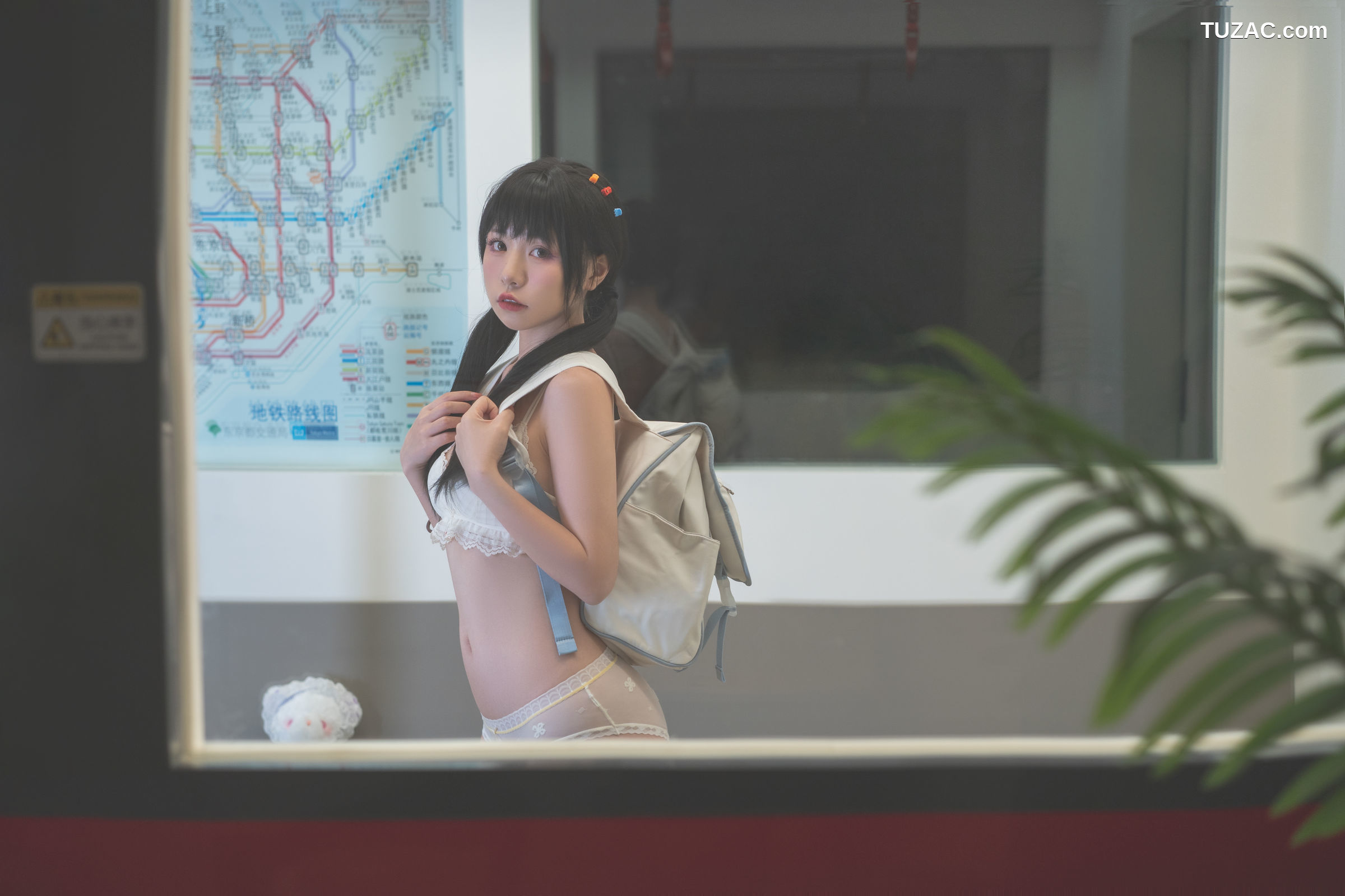 爆机少女喵小吉-深夜末班地铁