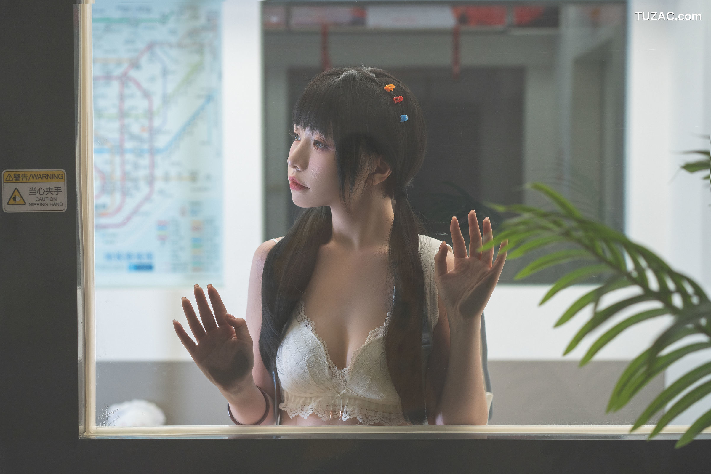 爆机少女喵小吉-深夜末班地铁
