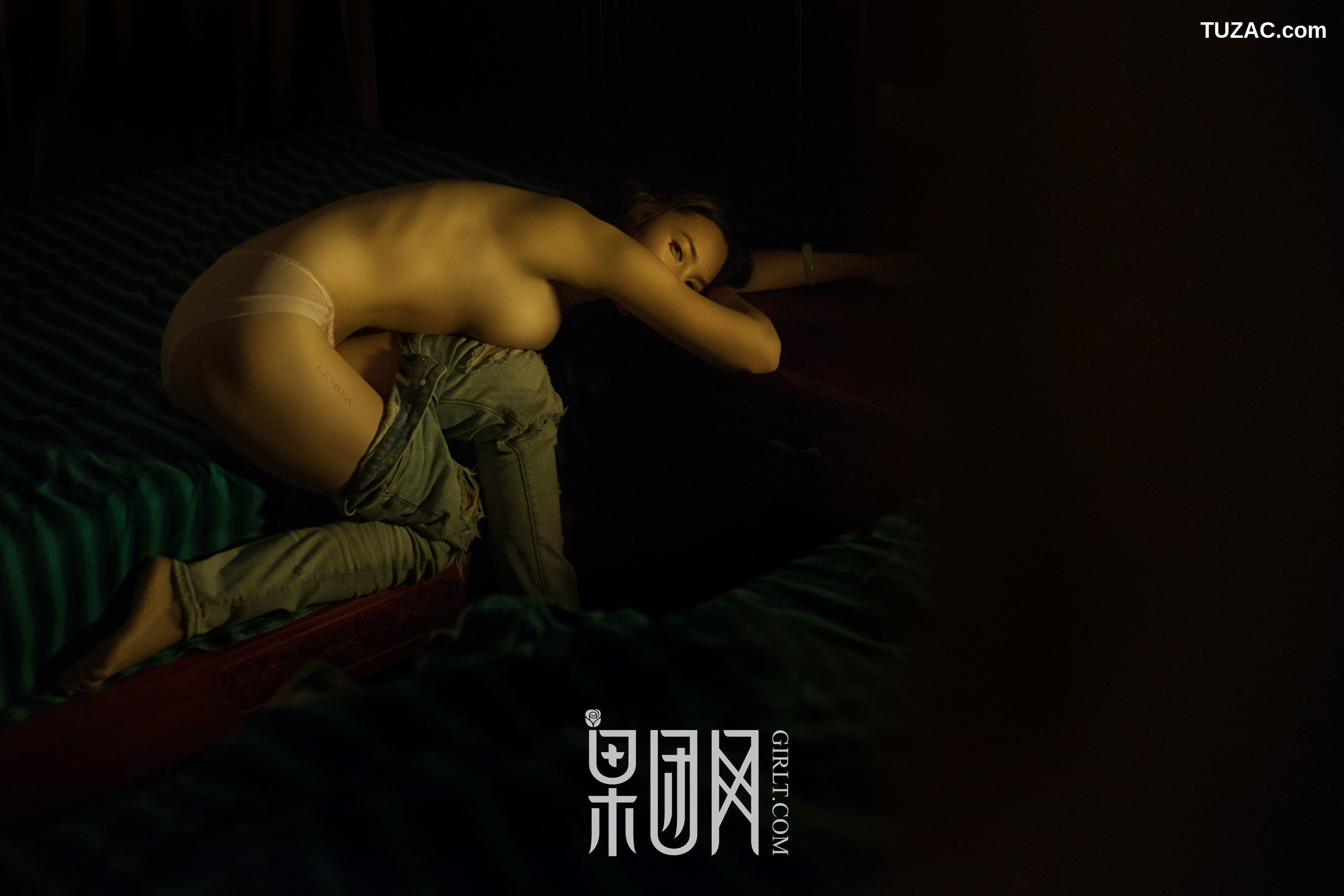 GIRLT果团网-033-美女画家-全裸上阵人体艺术