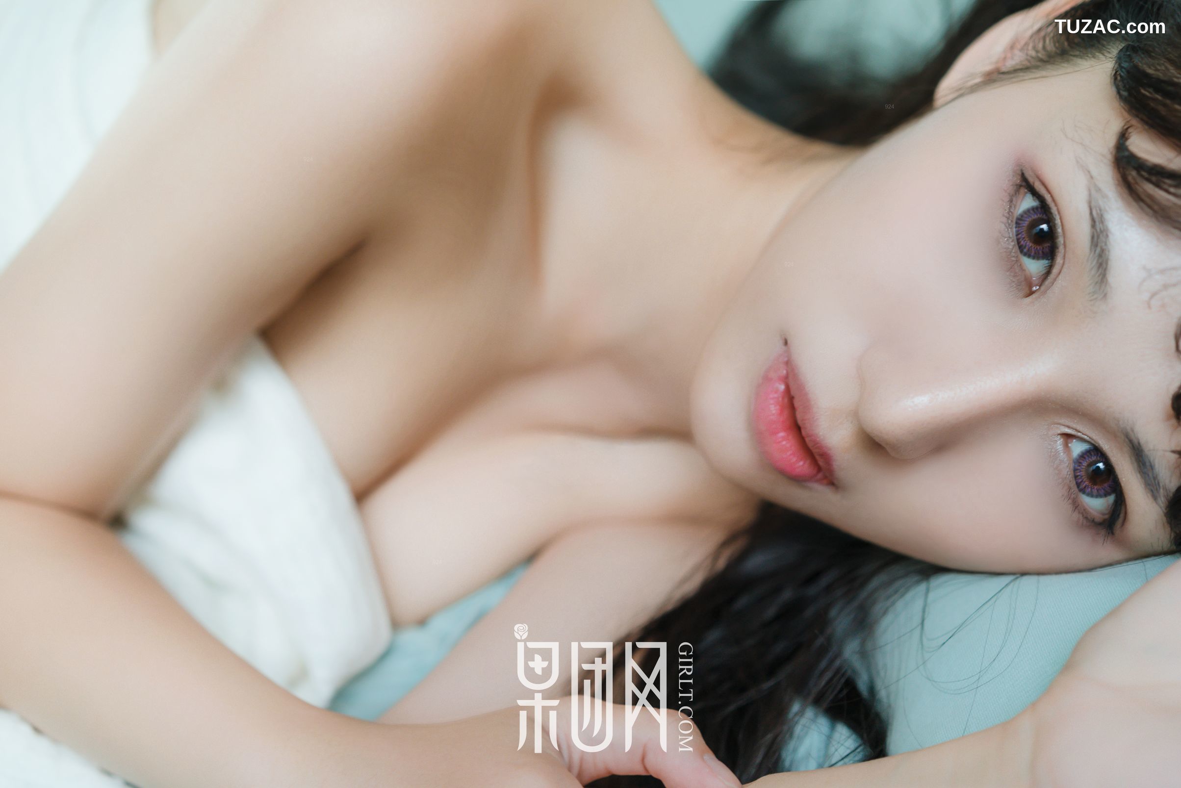 GIRLT果团网-047-宓兔兔er-日系学生装-香肩翘臀vs裸背美腿