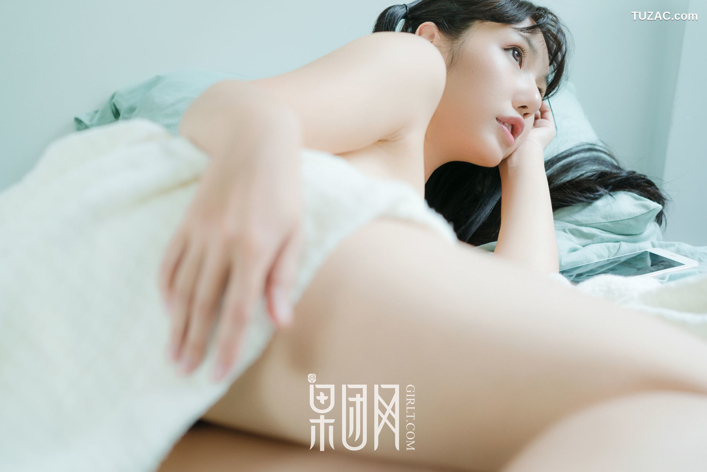 GIRLT果团网-047-宓兔兔er-日系学生装-香肩翘臀vs裸背美腿