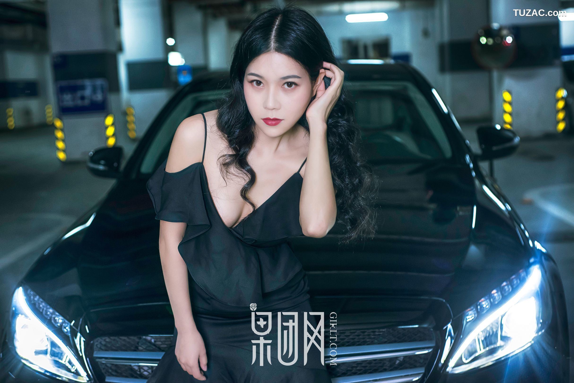GIRLT果团网-107-微微-美女vs豪车-你选择哪个