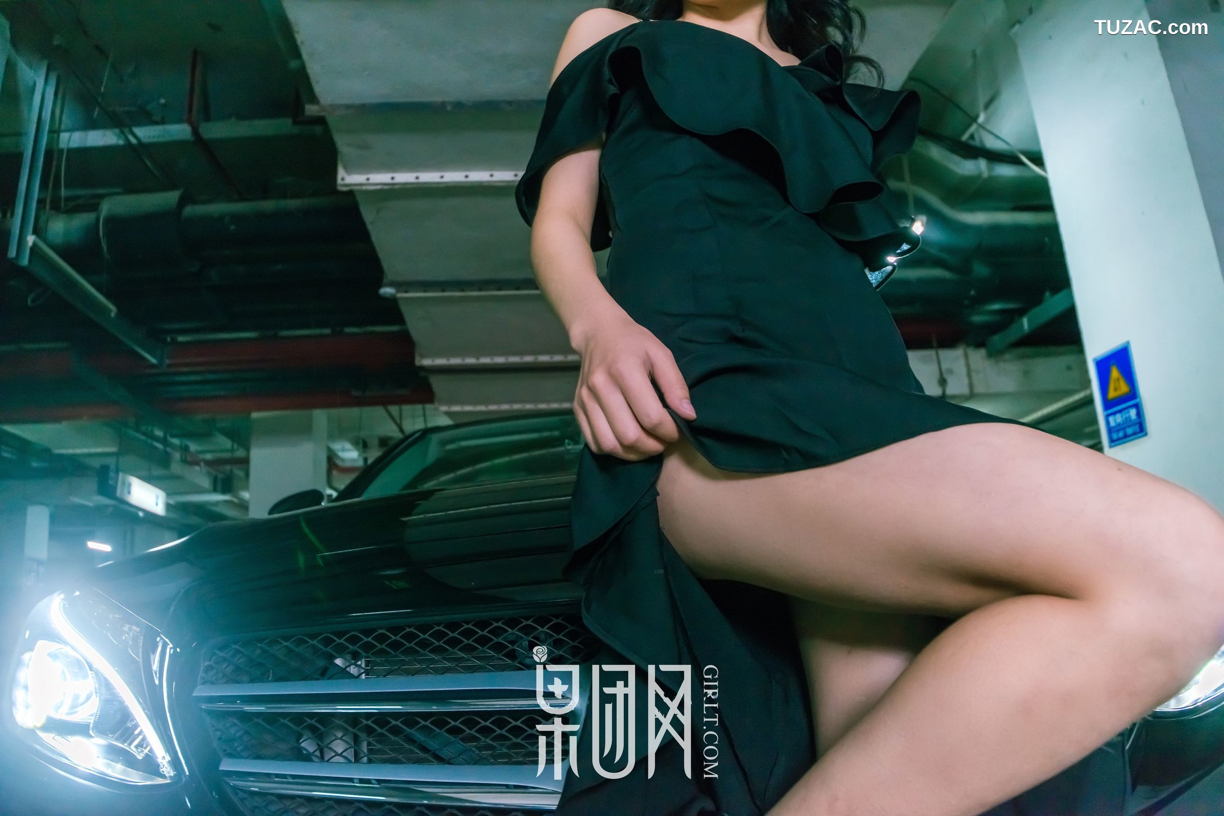 GIRLT果团网-107-微微-美女vs豪车-你选择哪个
