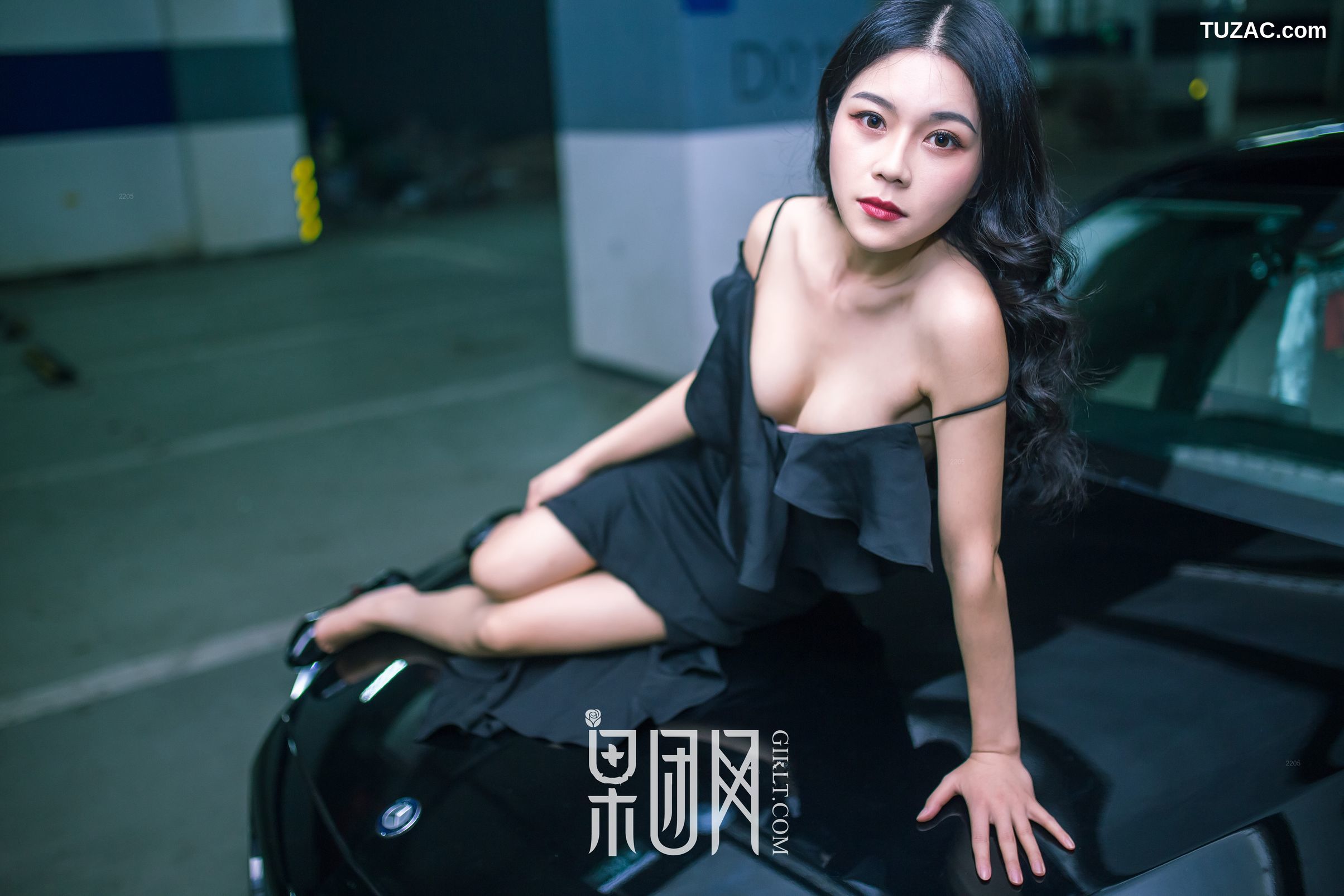 GIRLT果团网-107-微微-美女vs豪车-你选择哪个