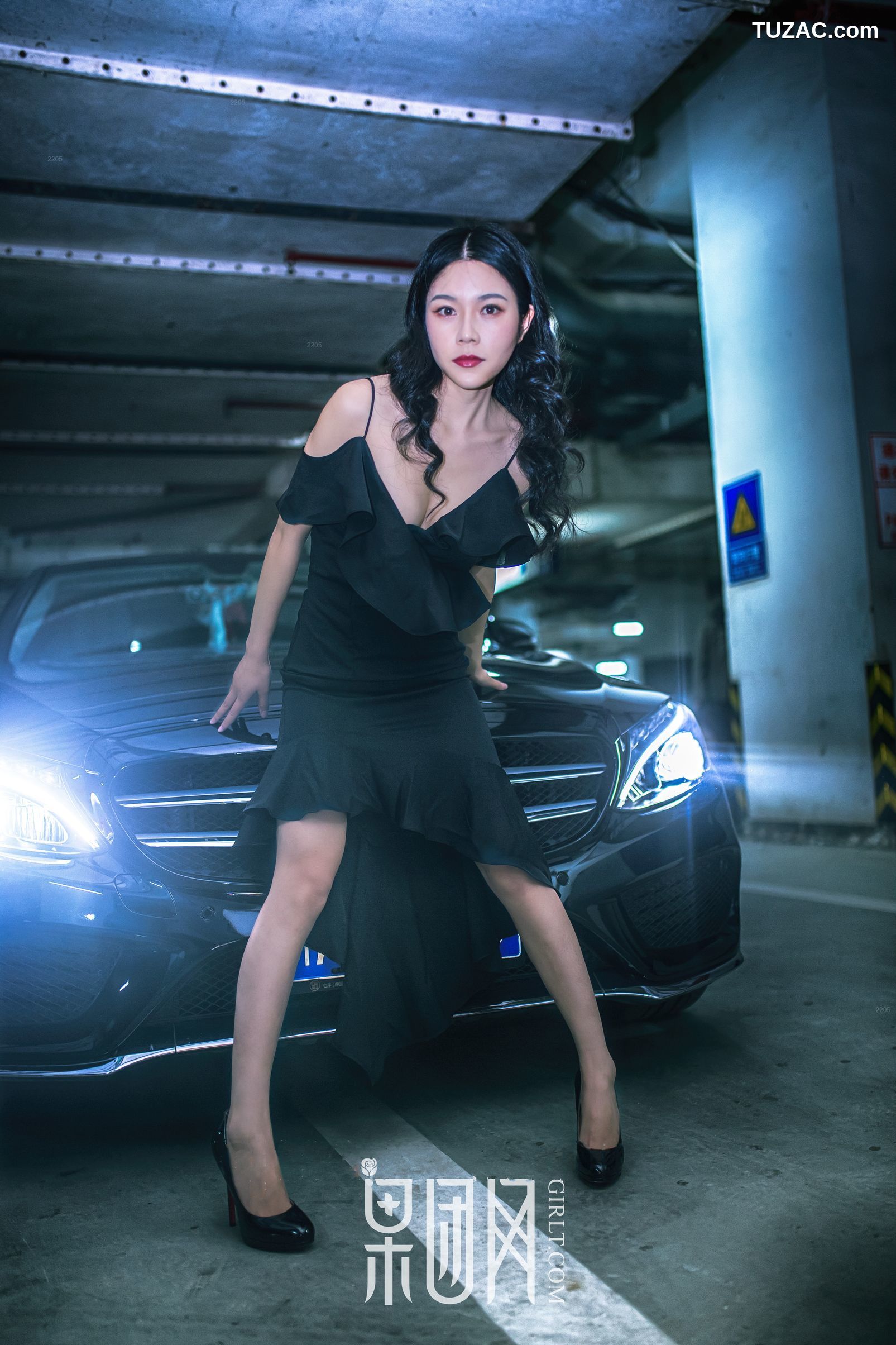 GIRLT果团网-107-微微-美女vs豪车-你选择哪个