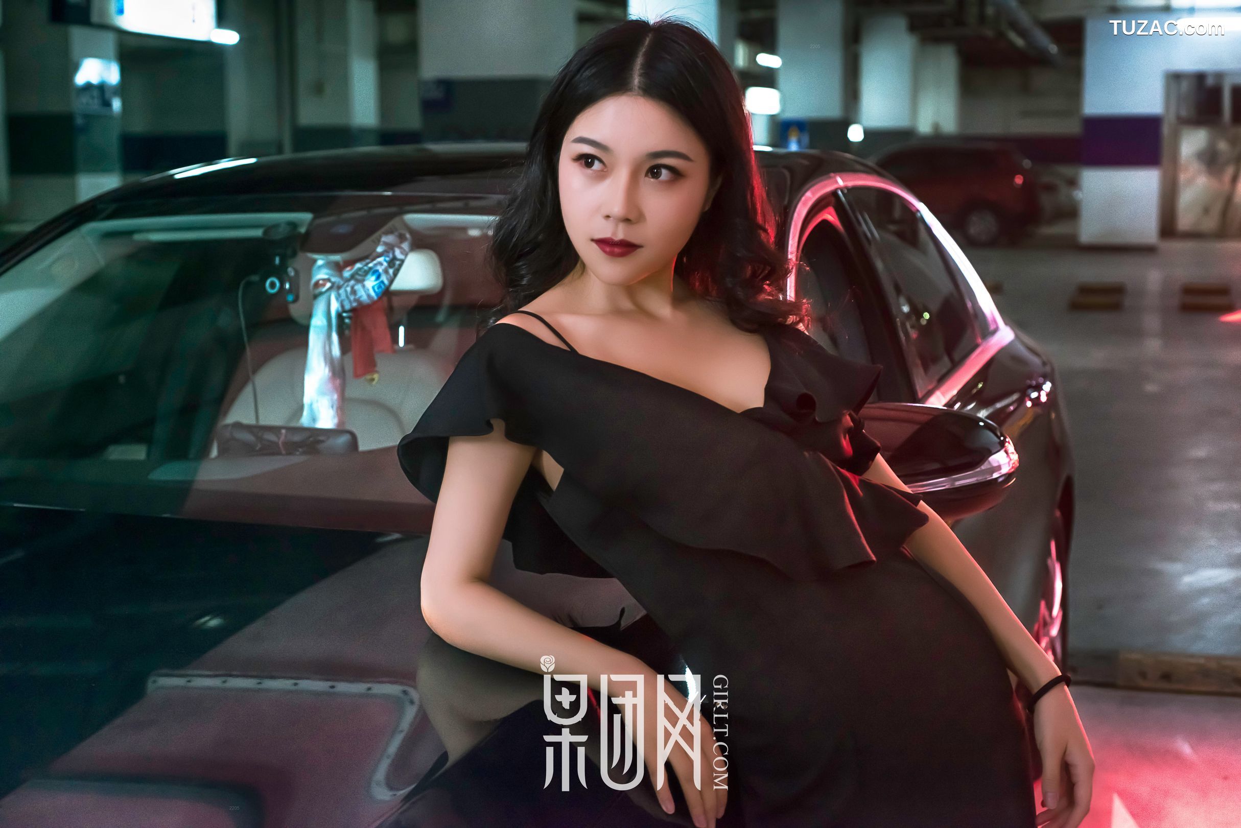 GIRLT果团网-107-微微-美女vs豪车-你选择哪个