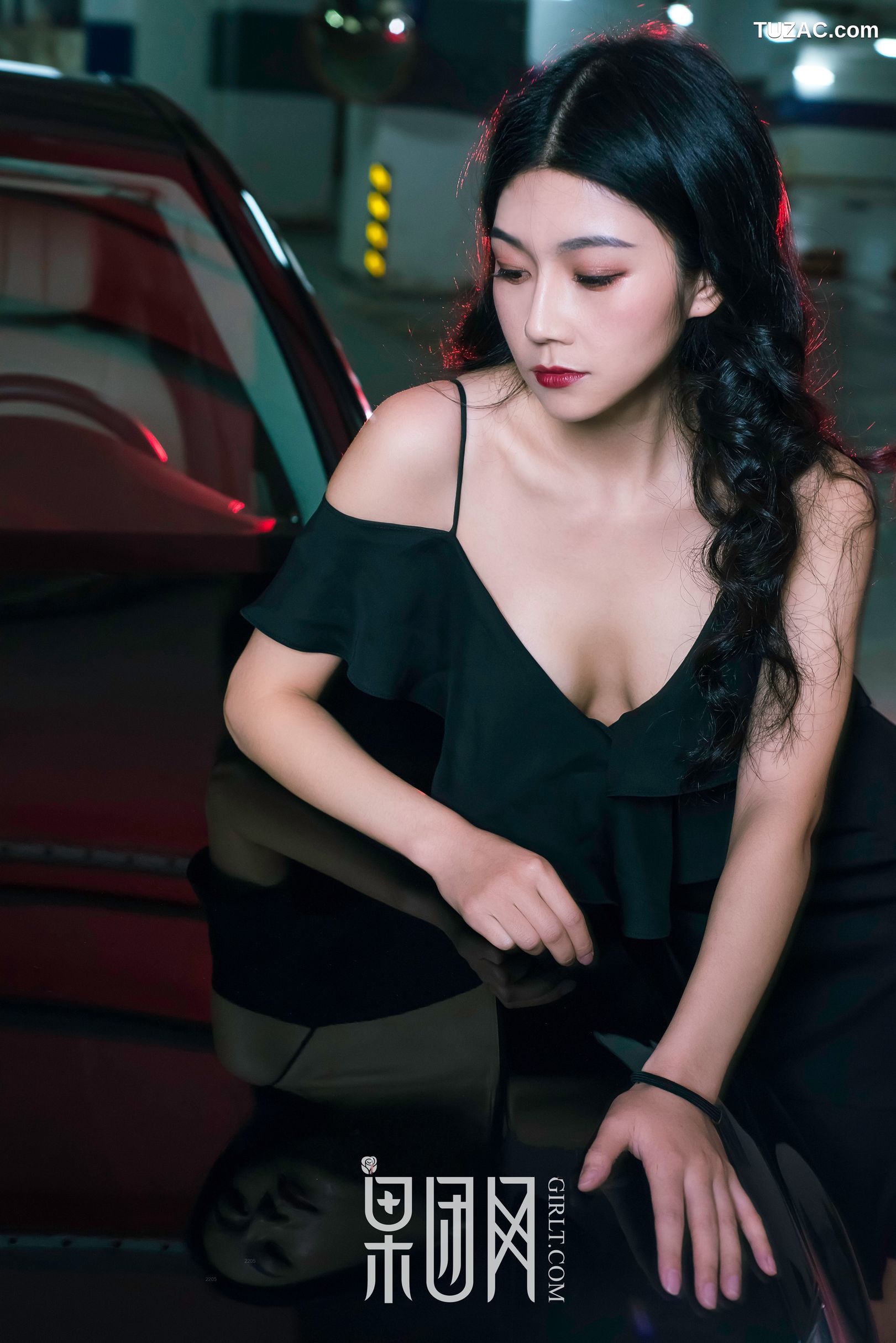 GIRLT果团网-107-微微-美女vs豪车-你选择哪个