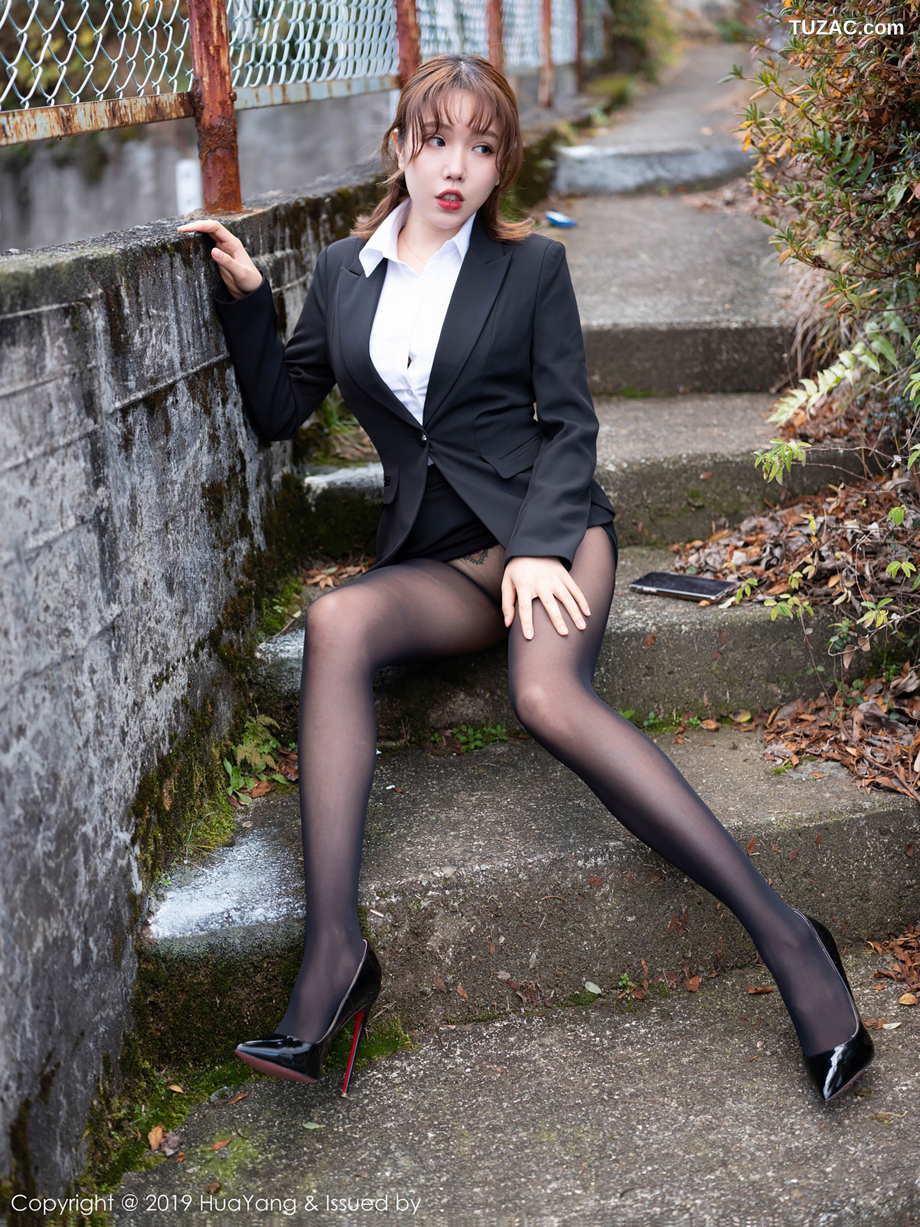 HuaYang花漾-113-黄楽然-《情趣网衣-兔女郎-制服黑丝OL系列》写真集