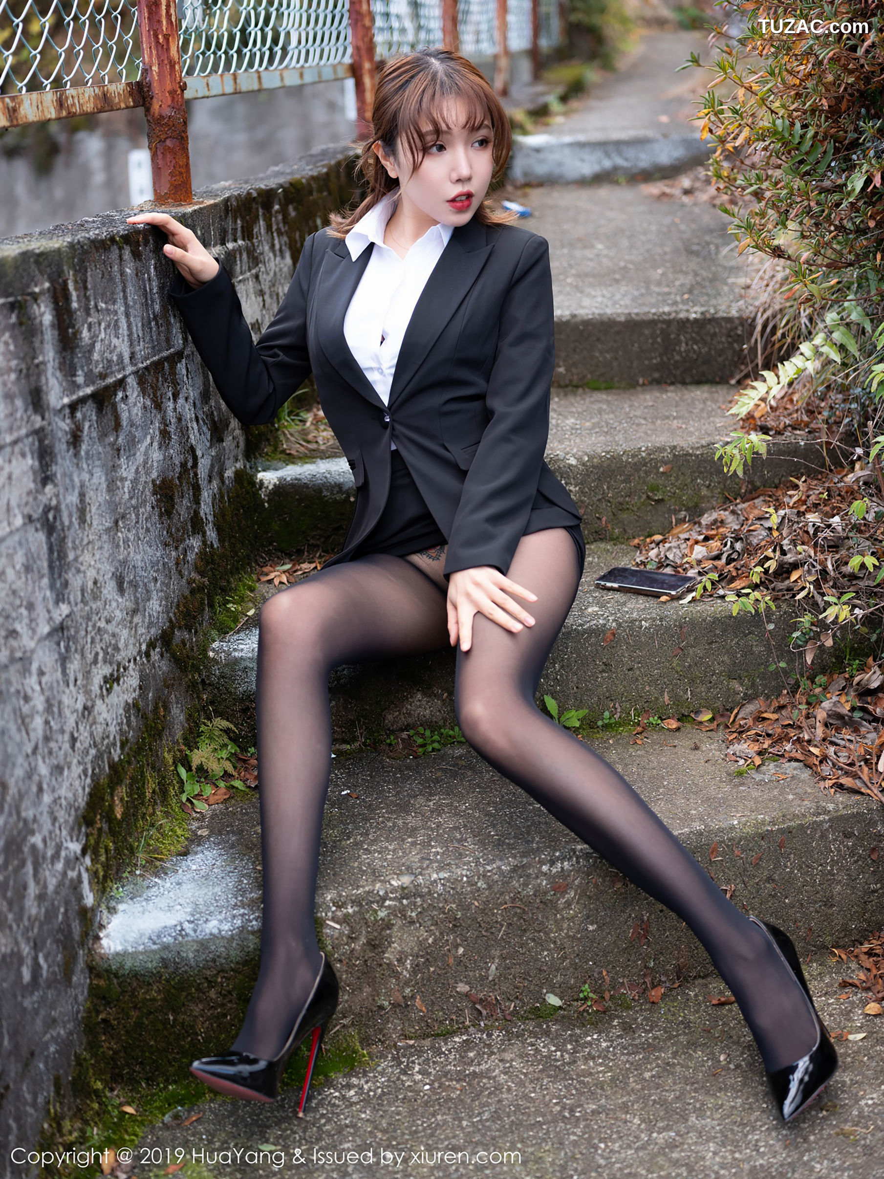 HuaYang花漾-113-黄楽然-《情趣网衣-兔女郎-制服黑丝OL系列》写真集