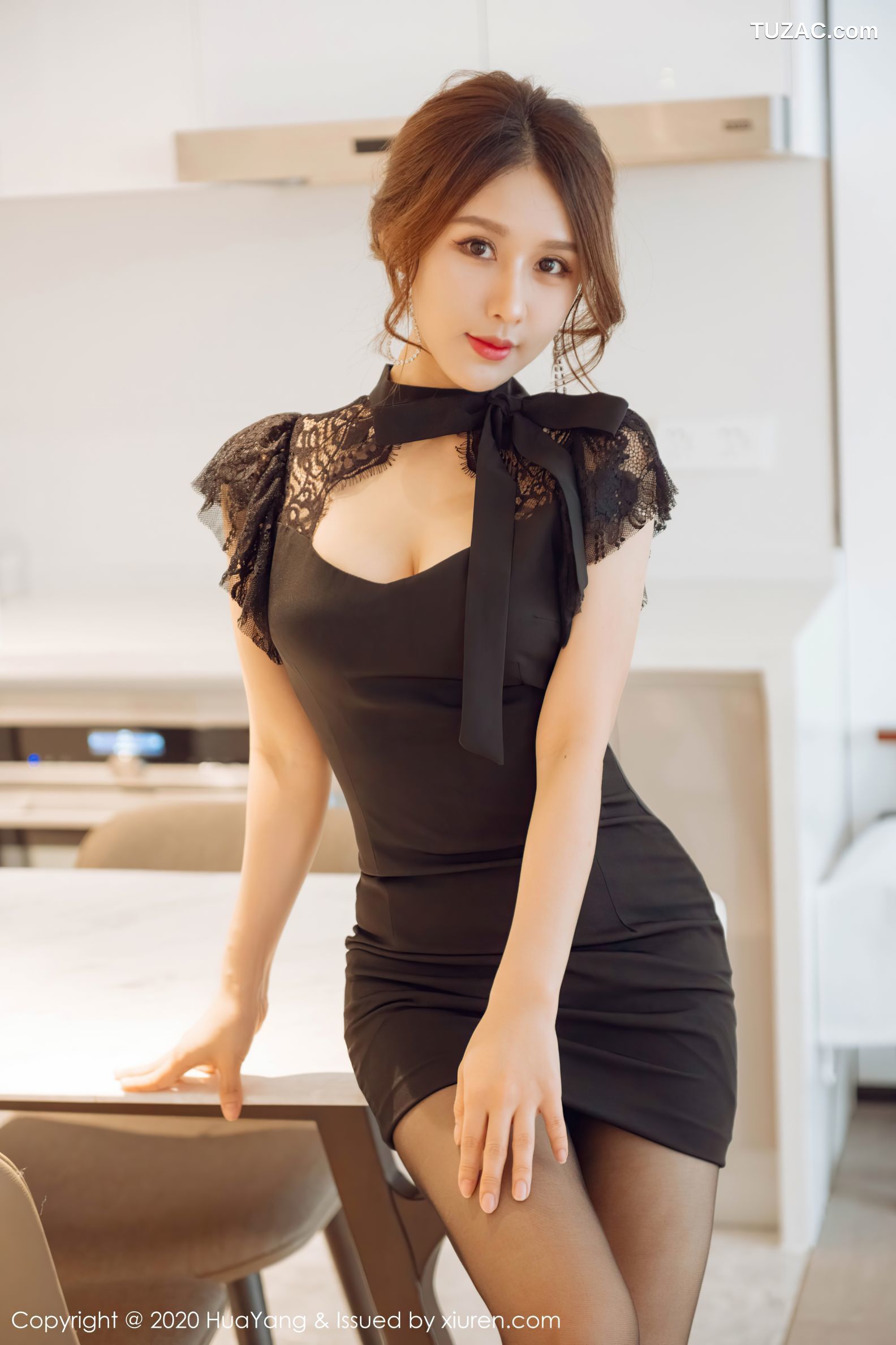 HuaYang花漾-299-徐安安-深V短裙与极致黑丝魅惑