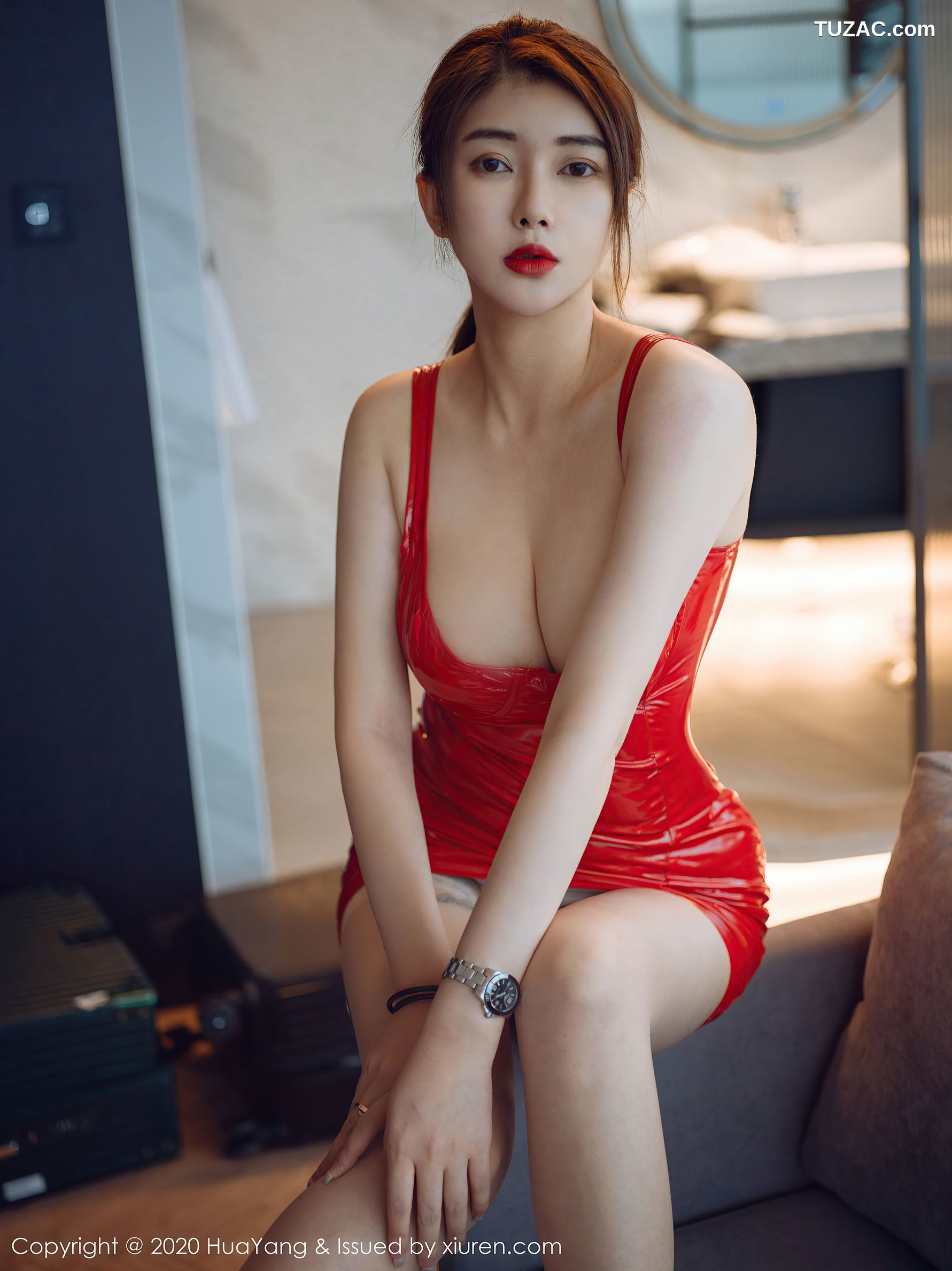 HuaYang花漾-345-凯竹-廿十-一袭猩红皮裙勾勒的曼妙身姿