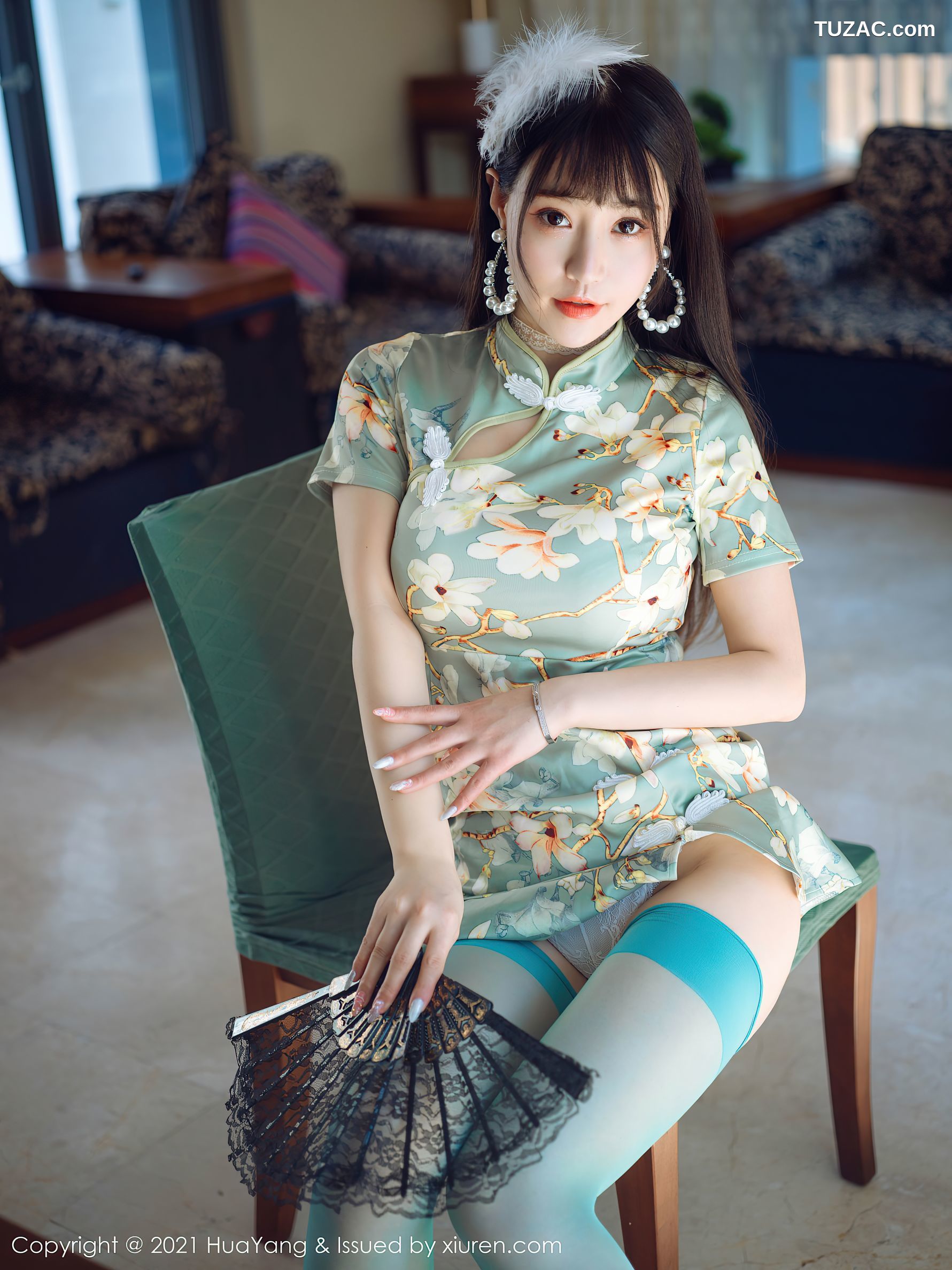 HuaYang花漾-390-朱可儿-蓝绿色旗袍蓝丝袜爆乳