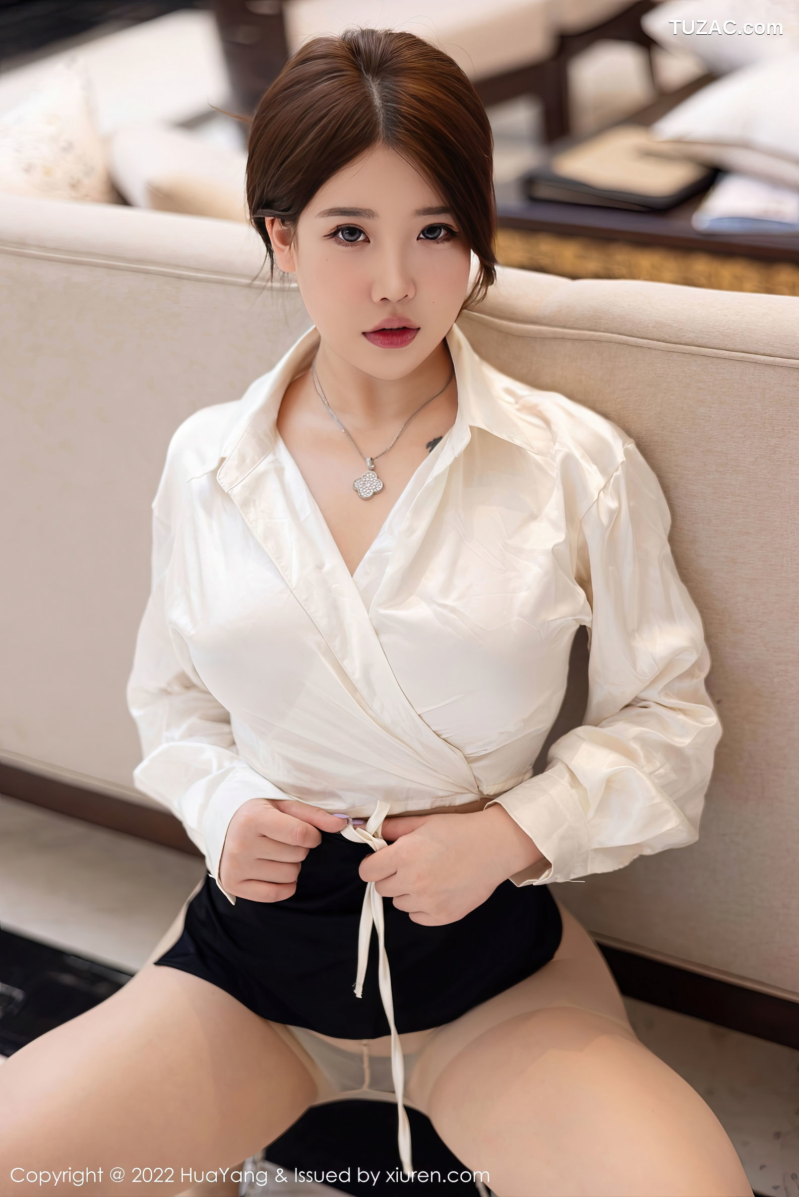 HuaYang花漾-516-小海臀-白衫黑短裙肉丝