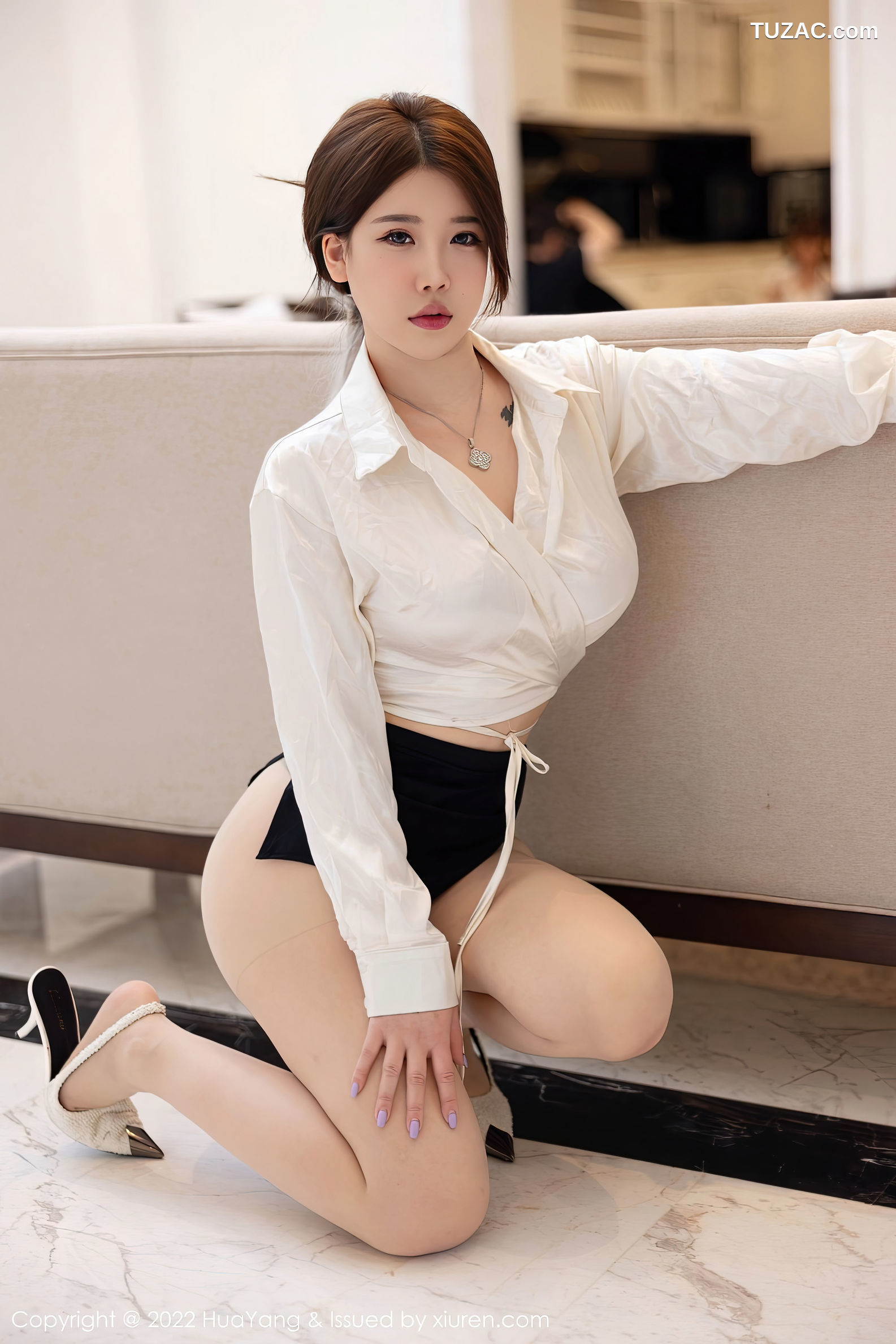HuaYang花漾-516-小海臀-白衫黑短裙肉丝