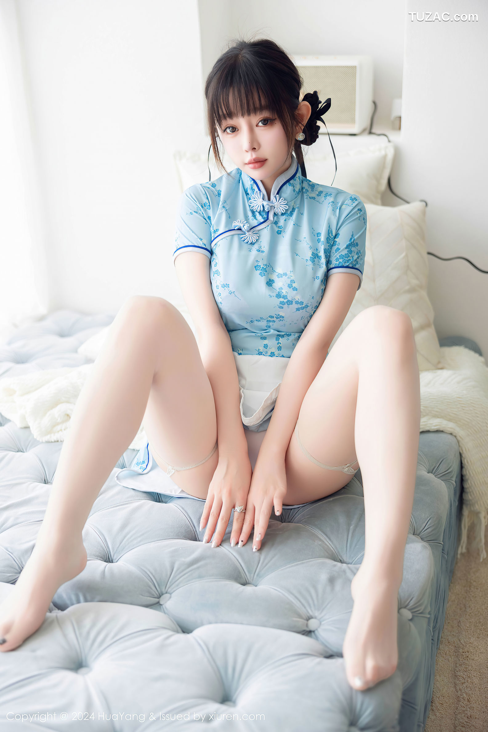 HuaYang花漾-593-王雨纯-湖蓝印花旗袍粉色内衣-2024.07.19
