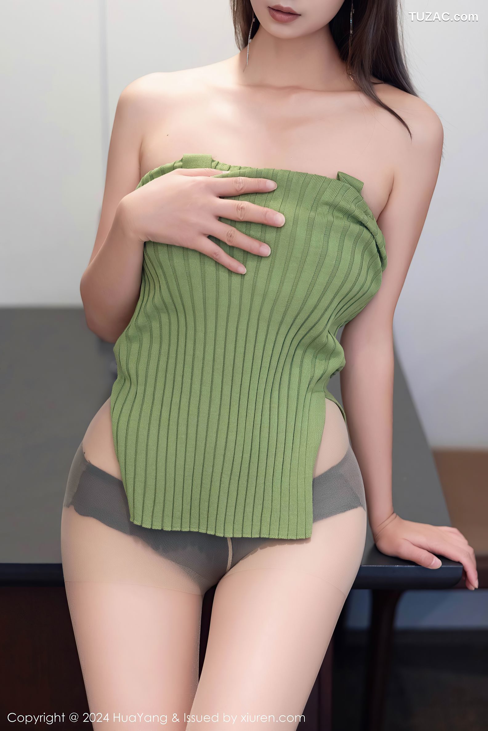 HuaYang花漾-600-宋kiki-绿色针织吊带短裙-2024.08.15