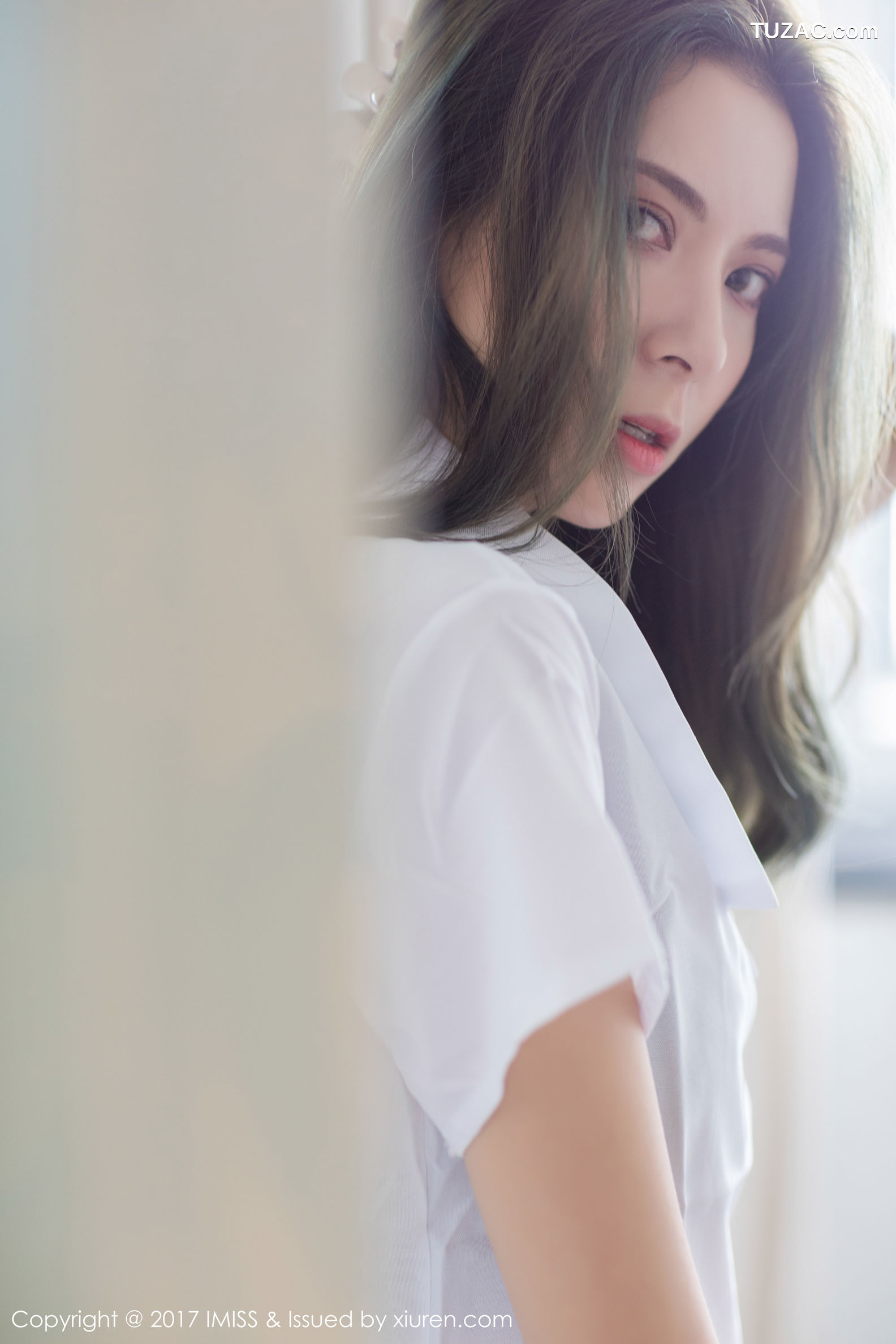 IMiss爱蜜社-198-Carry-高挑美女白衬衣白嫩美腿黑色内衣