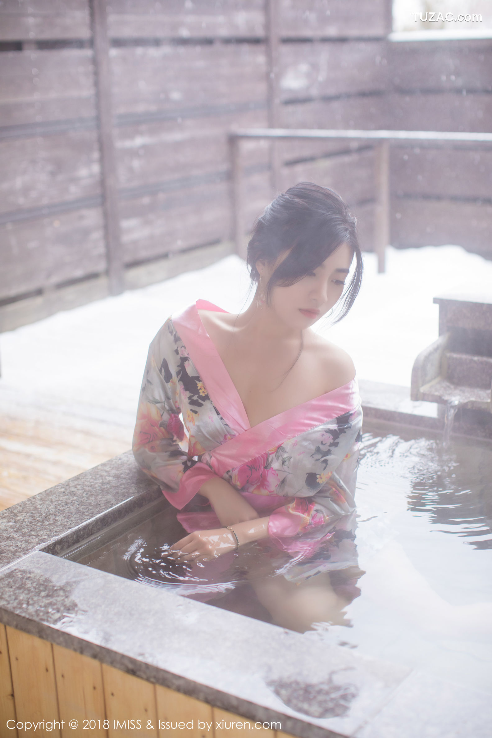 IMiss爱蜜社-221-许诺-北海道旅拍-第二辑-浴池和服蕾丝美腿