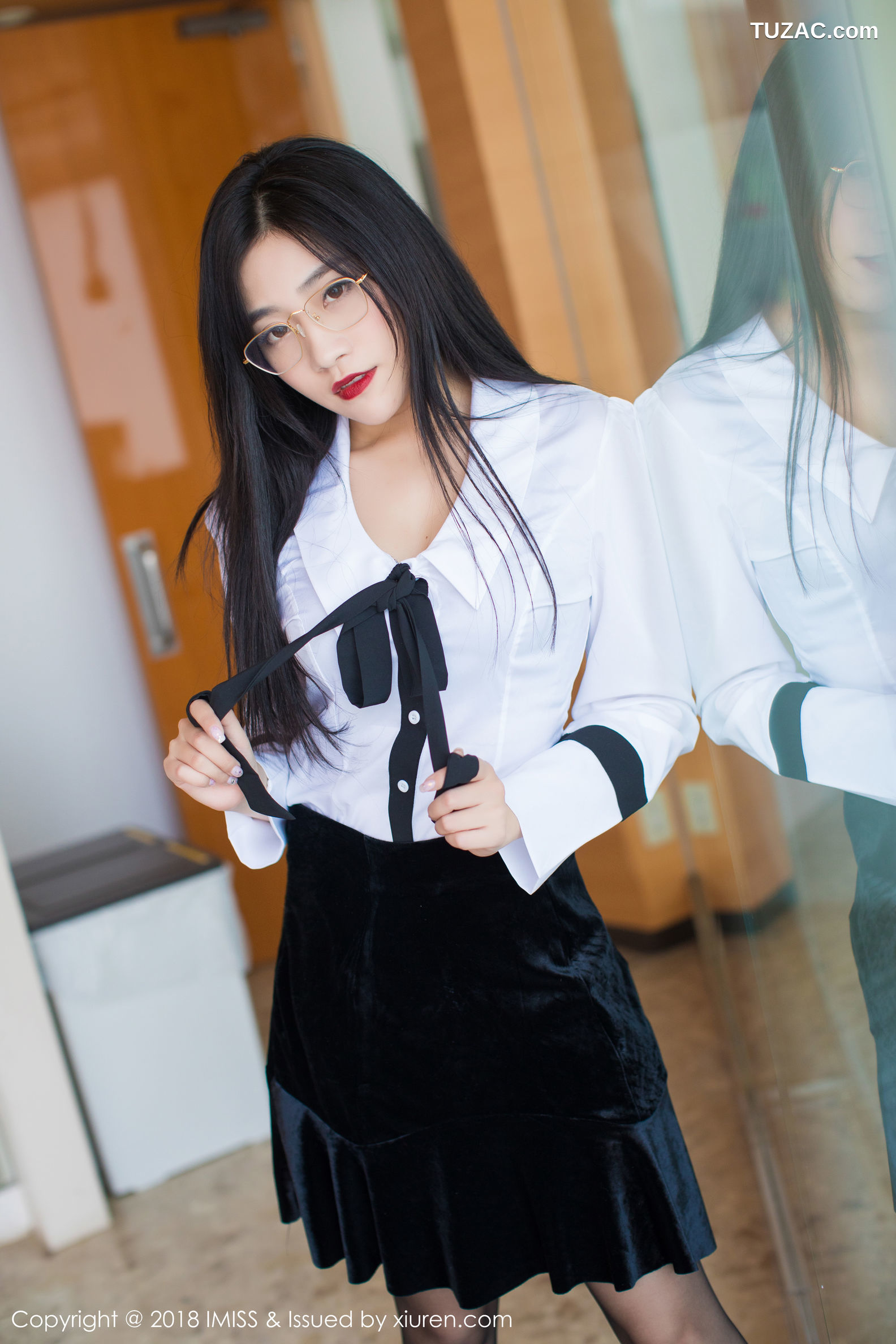IMiss爱蜜社-239-许诺-日本旅拍-白衬衣黑短裙黑丝