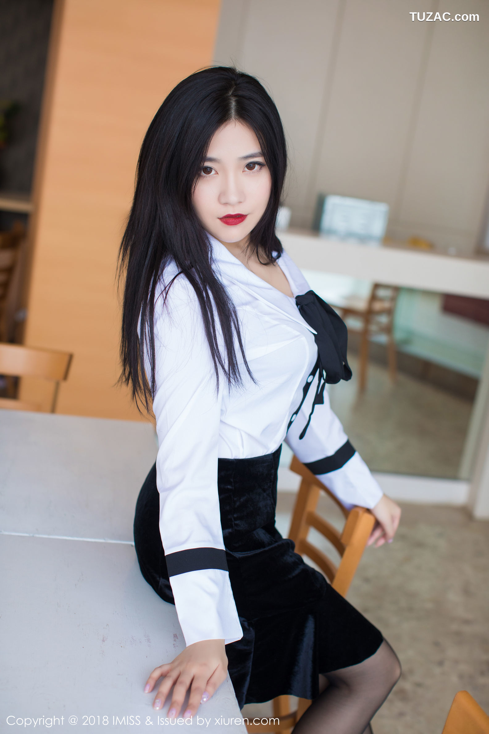 IMiss爱蜜社-239-许诺-日本旅拍-白衬衣黑短裙黑丝