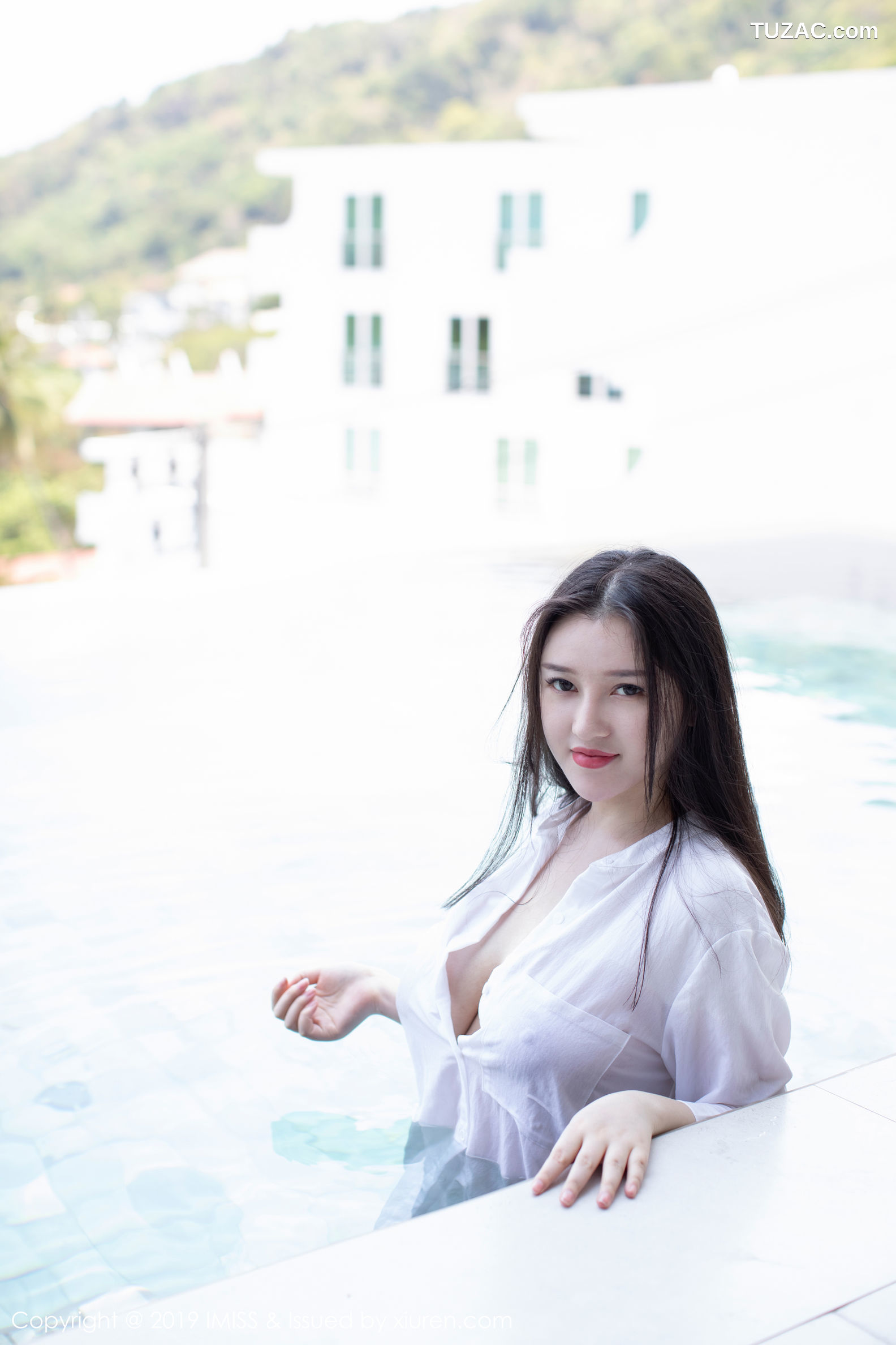 IMiss爱蜜社-335-恩一-普吉岛旅拍-泳池真空白衬衣湿身秀豪乳诱惑