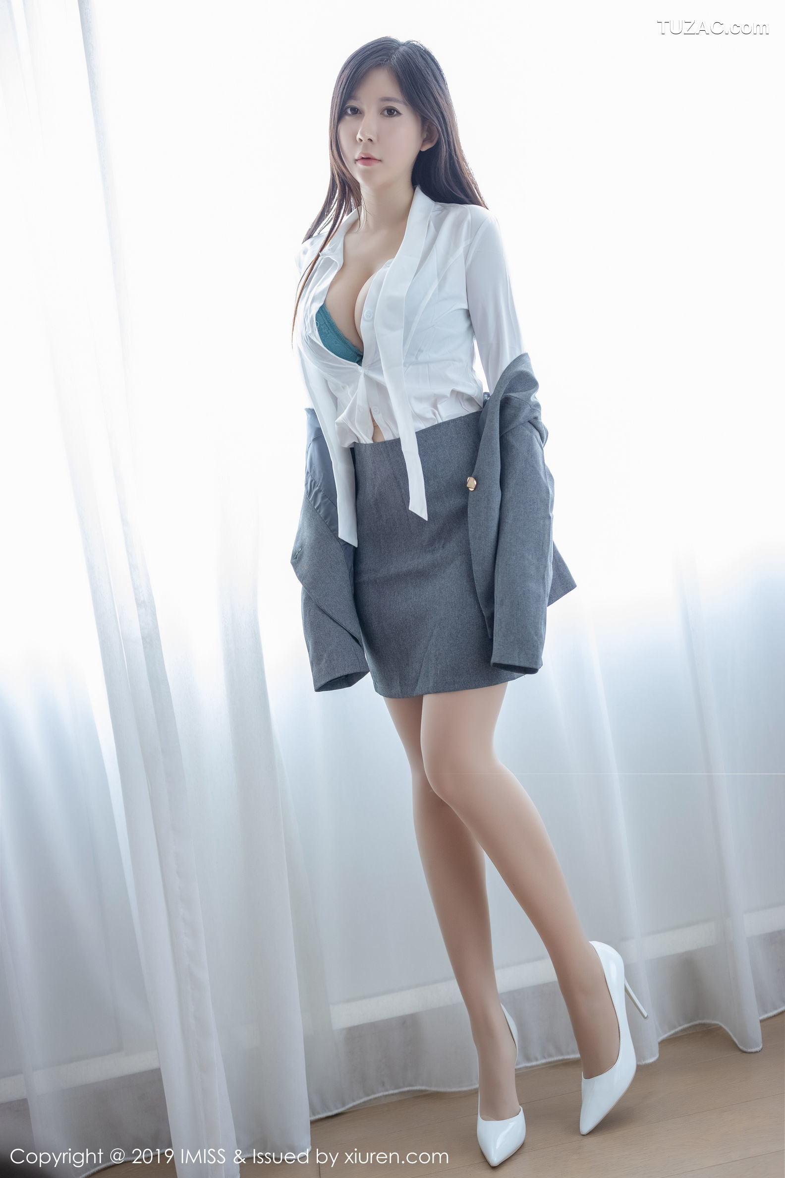 IMiss爱蜜社-409-李雅-秘书制服豪乳撩裙无内肉丝
