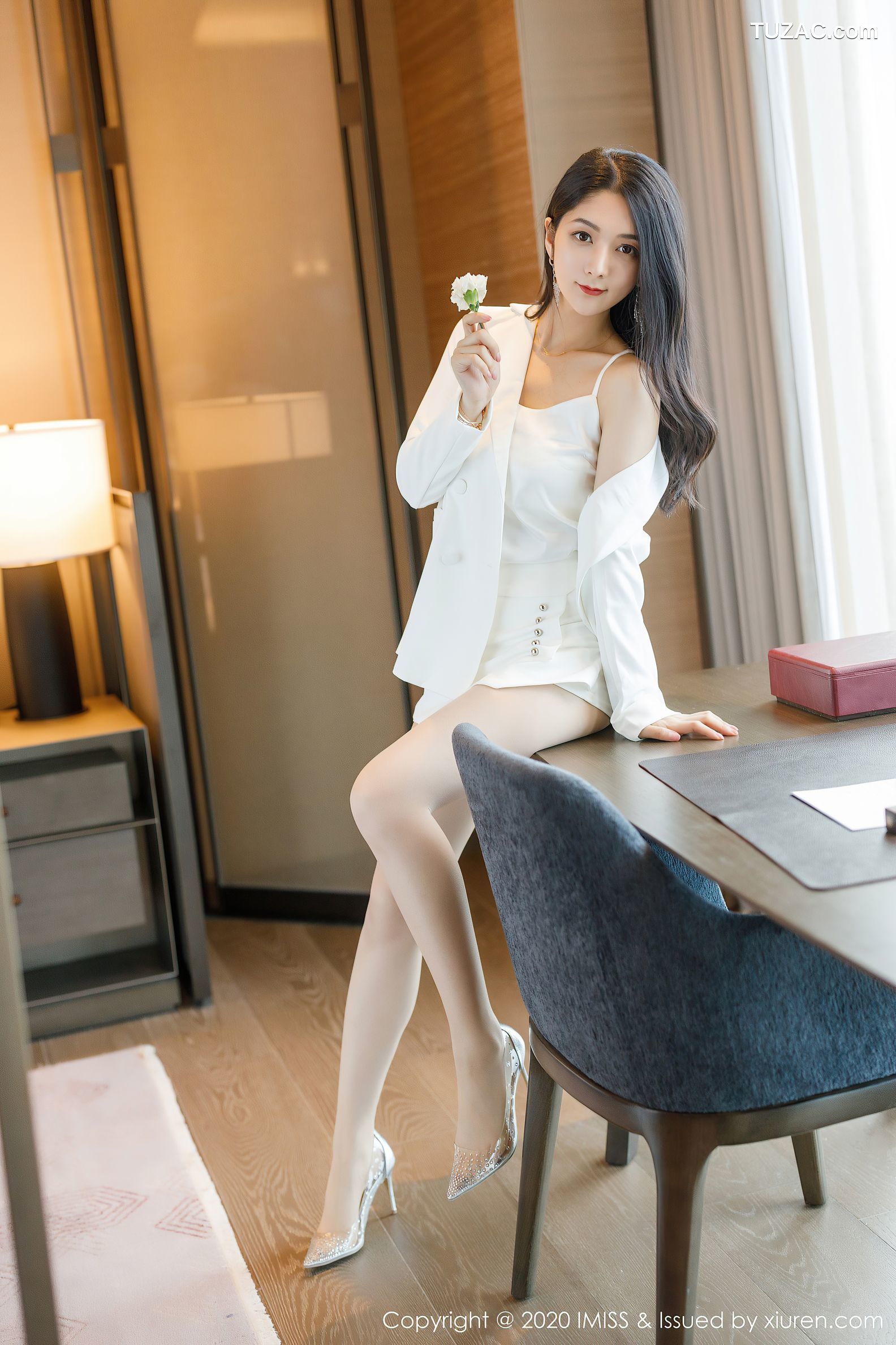 IMiss爱蜜社-484-小热巴-性感白色睡裙肉丝
