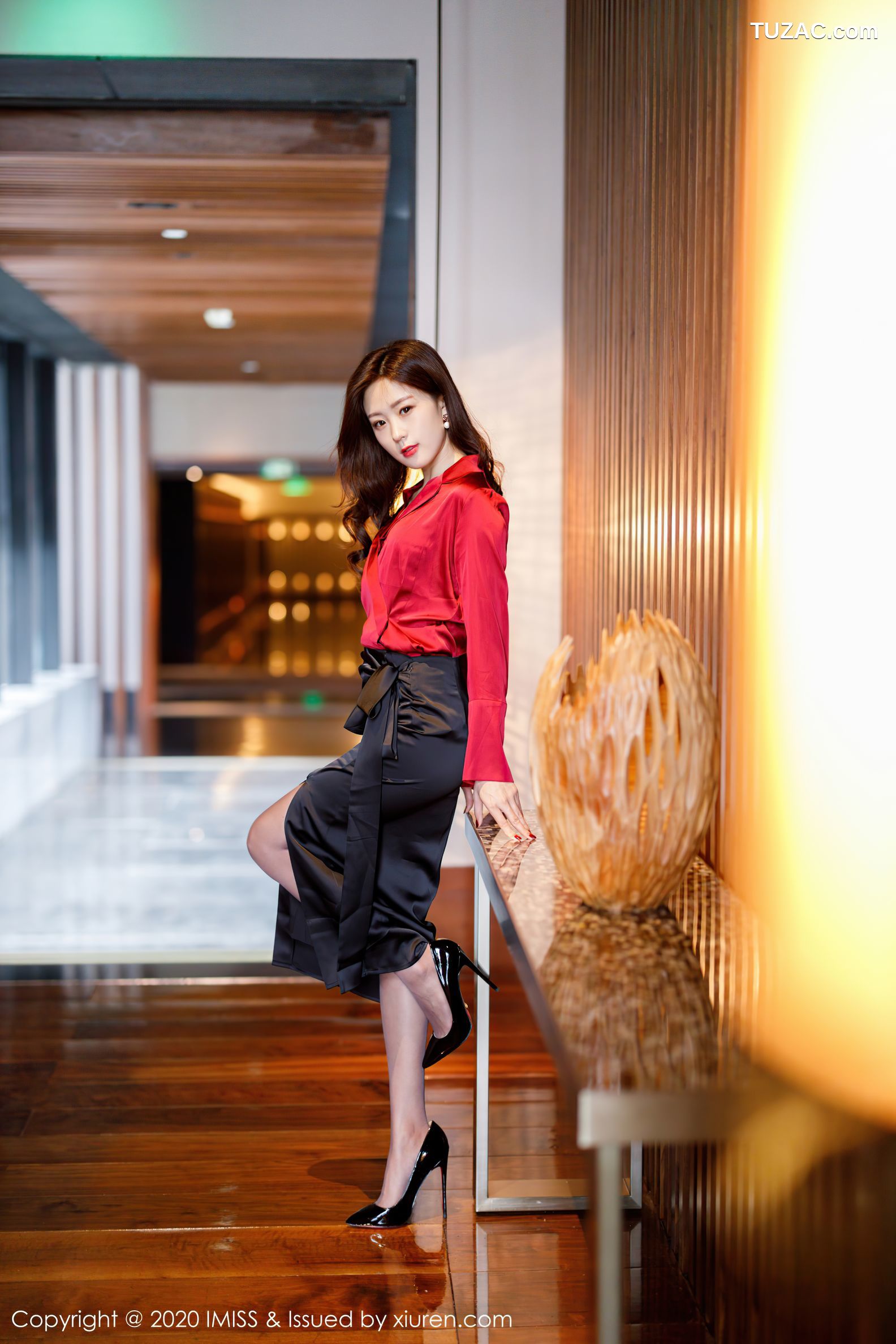 IMiss爱蜜社-502-杨紫嫣cynthia-典雅礼裙与极致魅惑丝袜