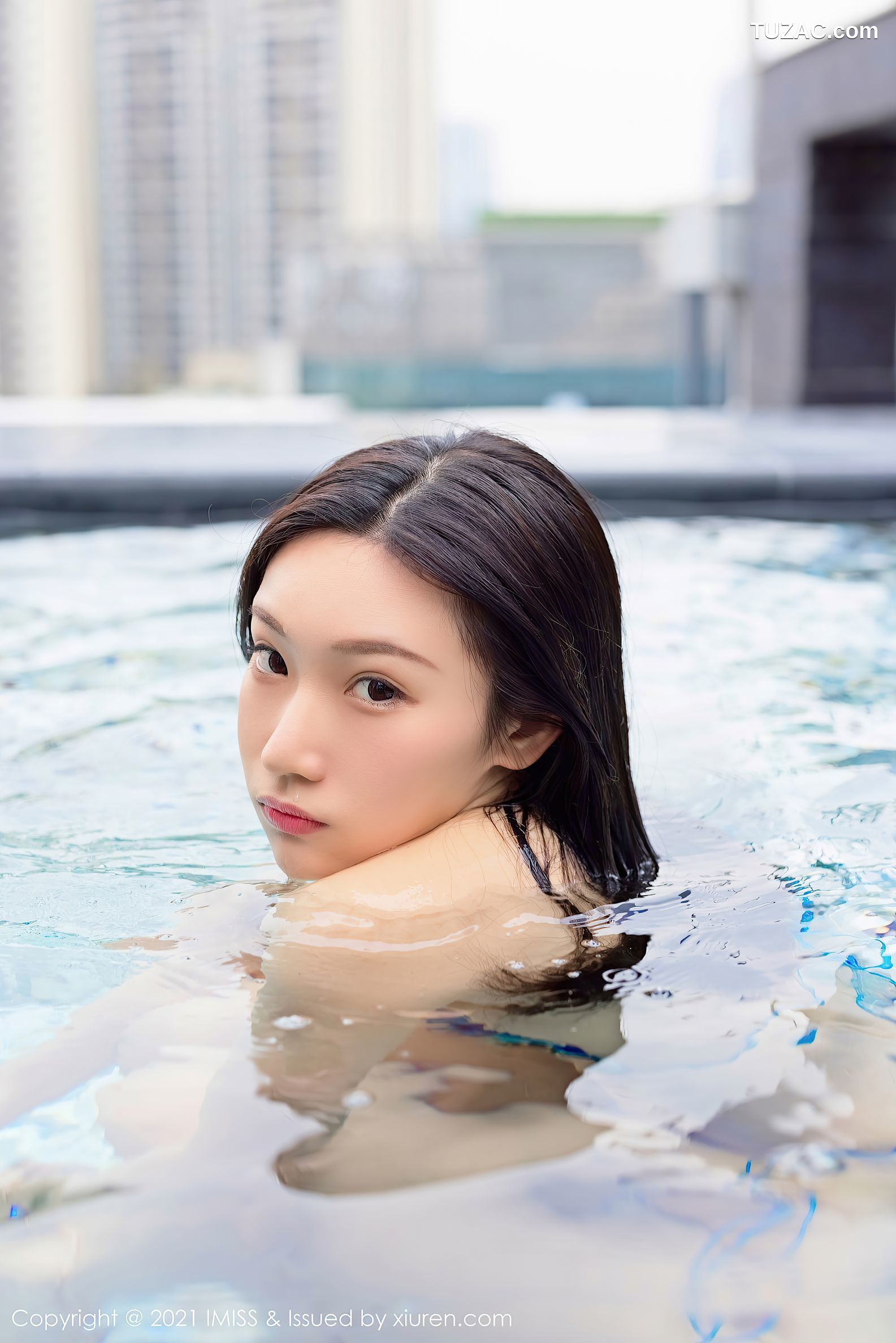 IMiss爱蜜社-589-小狐狸Kathryn-室外泳池蓝色比基尼-2021.05.08