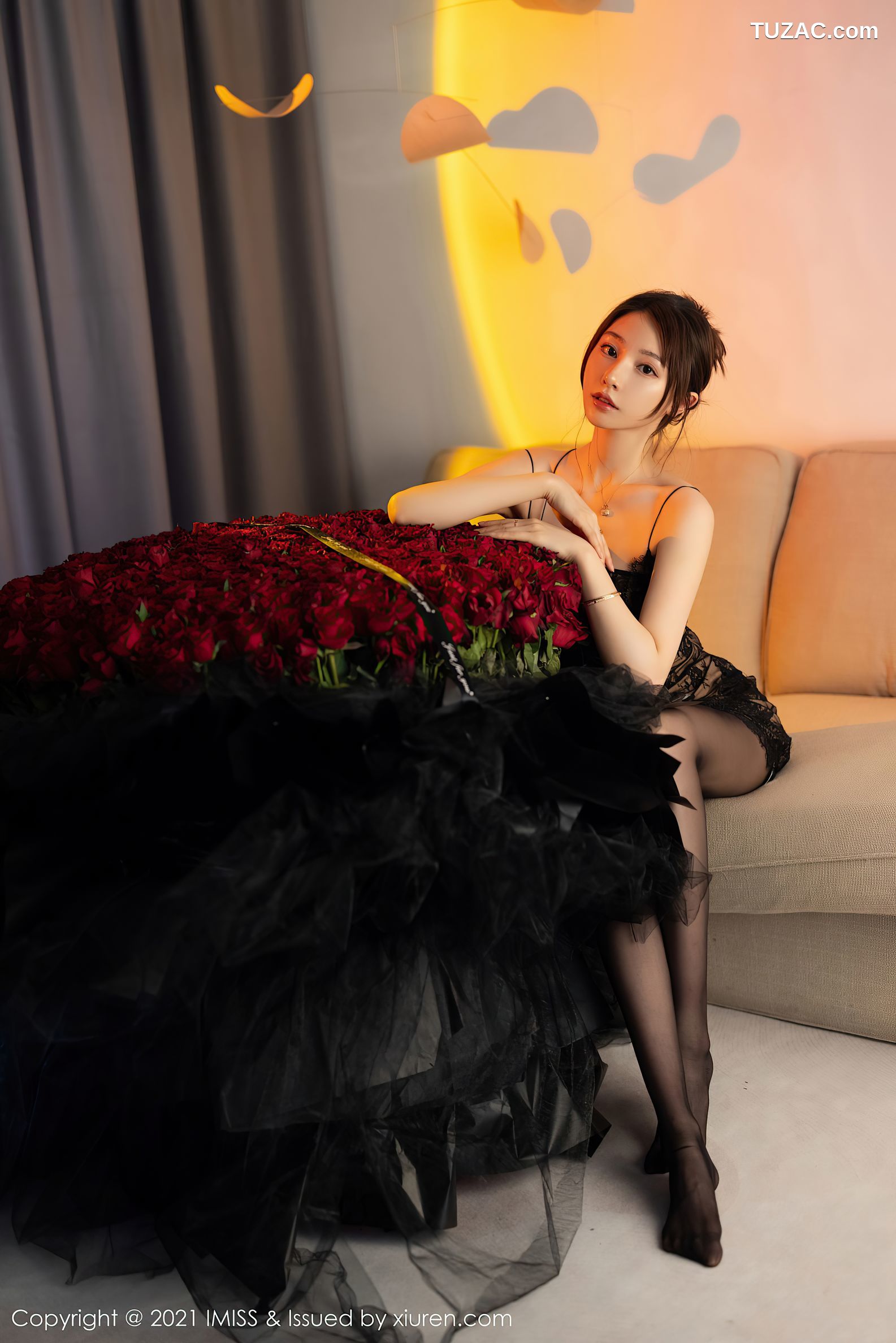 IMiss爱蜜社-621-刘奕宁-黑蕾丝吊带裙-美少女战士系列-2021.08.05