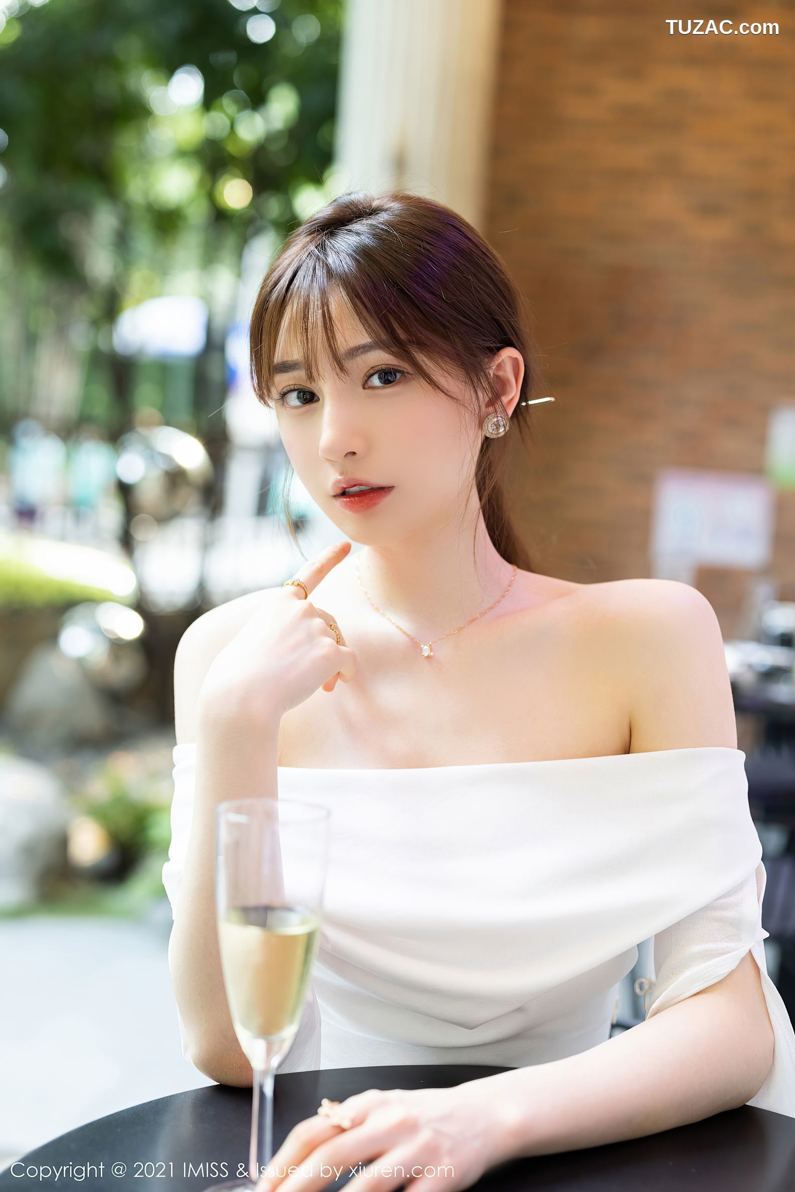 IMiss爱蜜社-621-刘奕宁-黑蕾丝吊带裙-美少女战士系列-2021.08.05