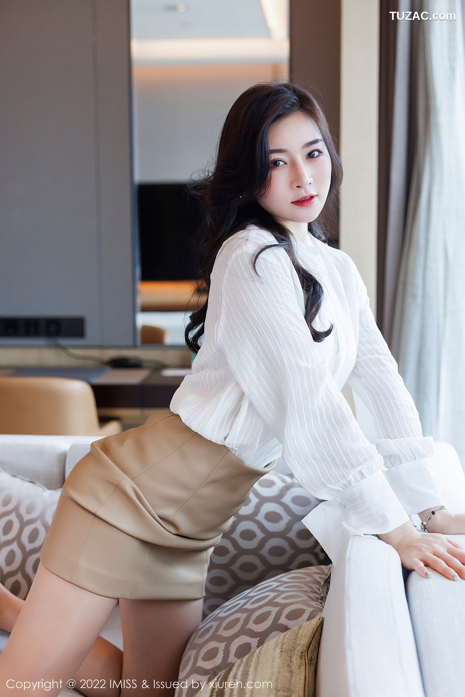 IMiss爱蜜社-656-Vanessa-白色上衣棕色短裙白色内衣-2022.01.25