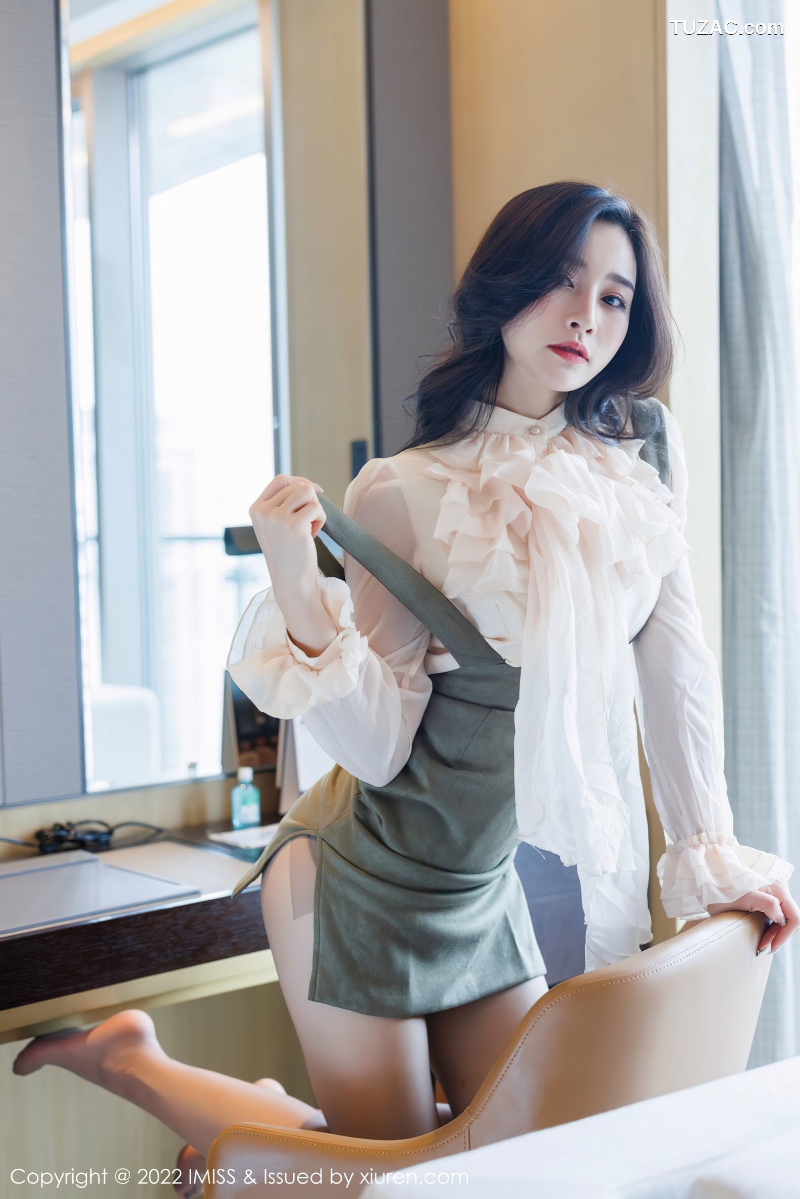 IMiss爱蜜社-664-Vanessa-白衣暗绿短裙蕾丝内衣肉丝-2022.02.14