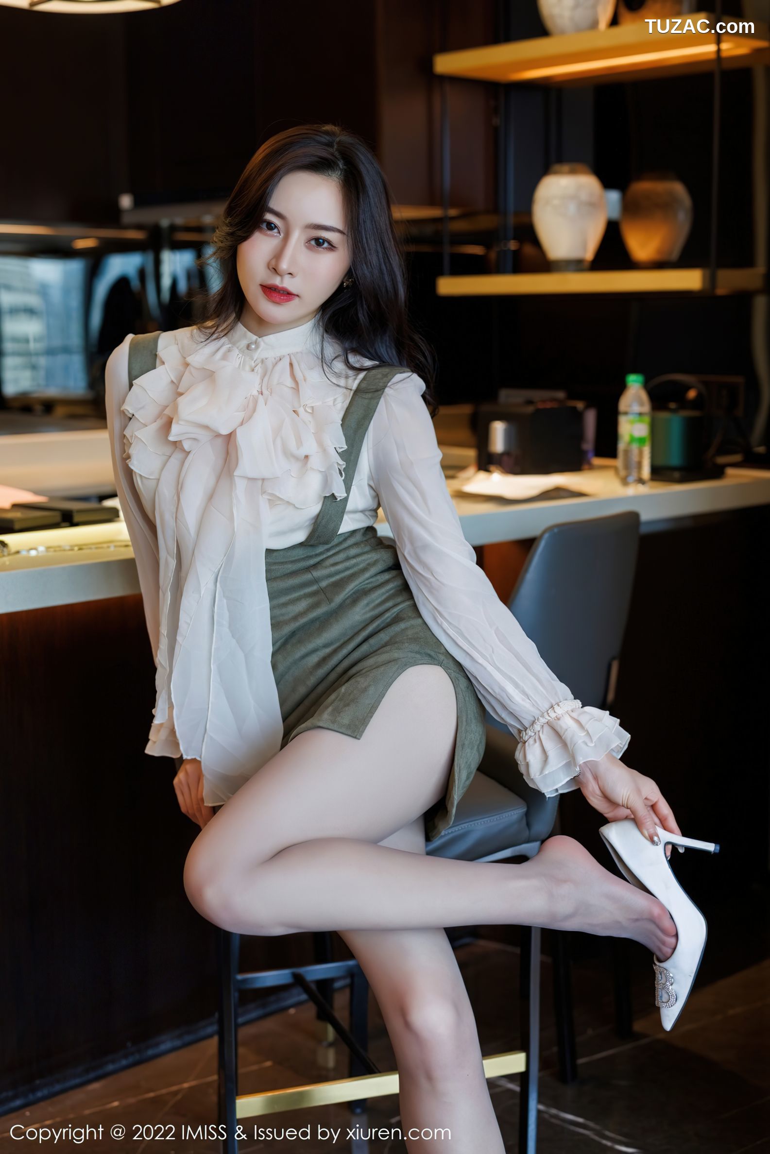 IMiss爱蜜社-664-Vanessa-白衣暗绿短裙蕾丝内衣肉丝-2022.02.14