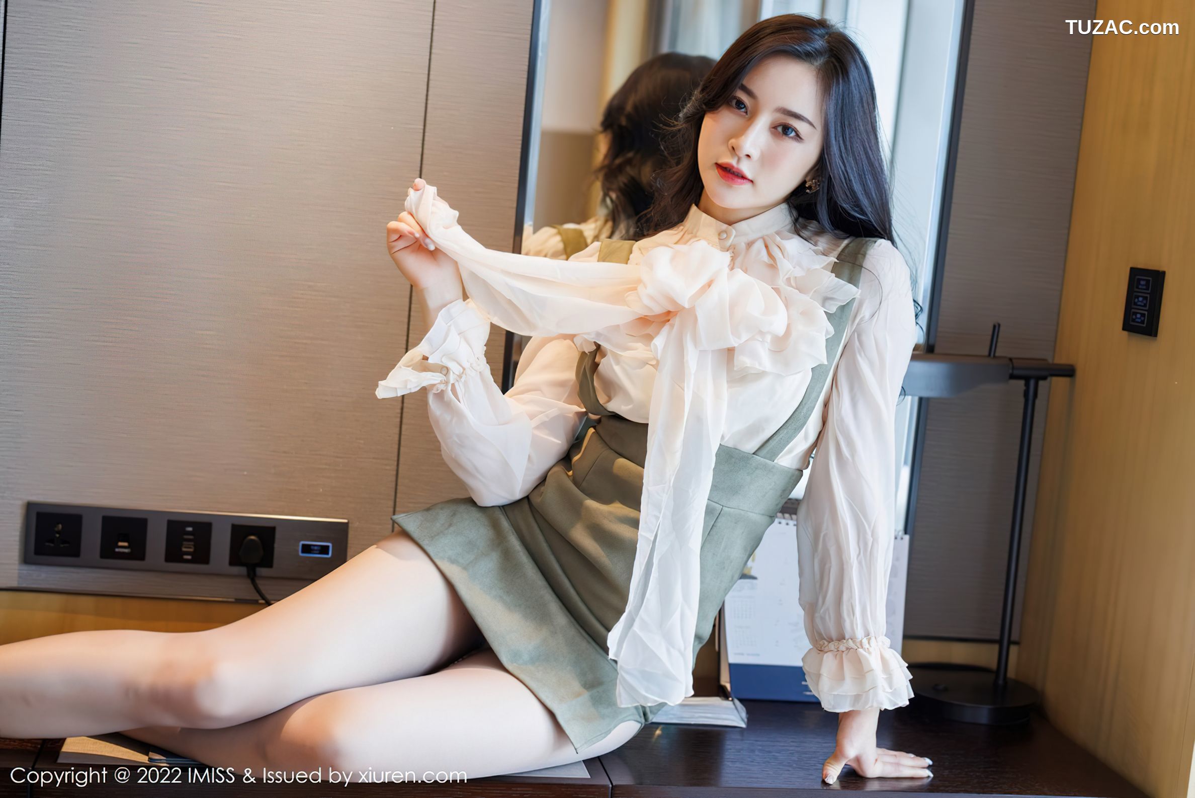 IMiss爱蜜社-664-Vanessa-白衣暗绿短裙蕾丝内衣肉丝-2022.02.14