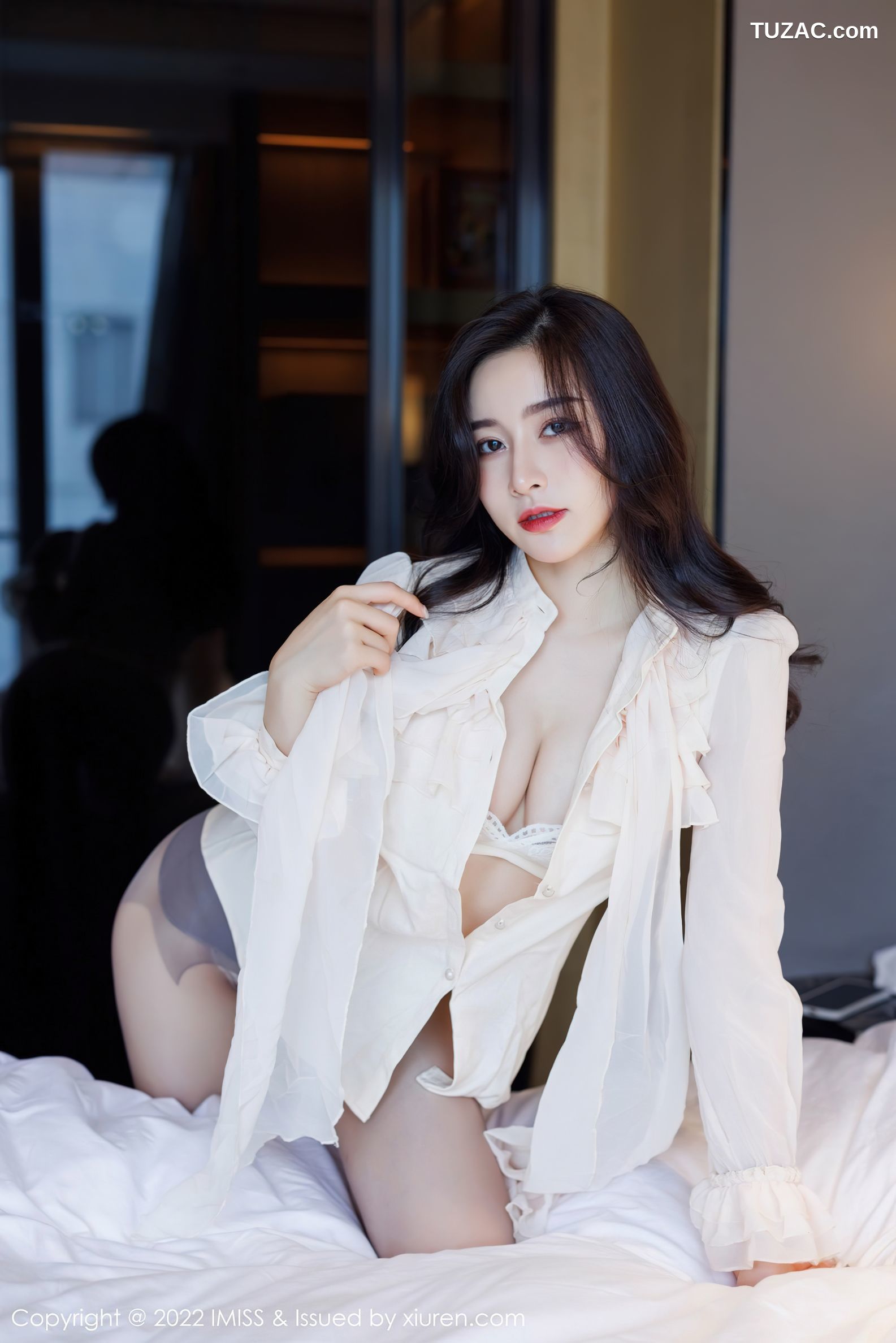 IMiss爱蜜社-664-Vanessa-白衣暗绿短裙蕾丝内衣肉丝-2022.02.14