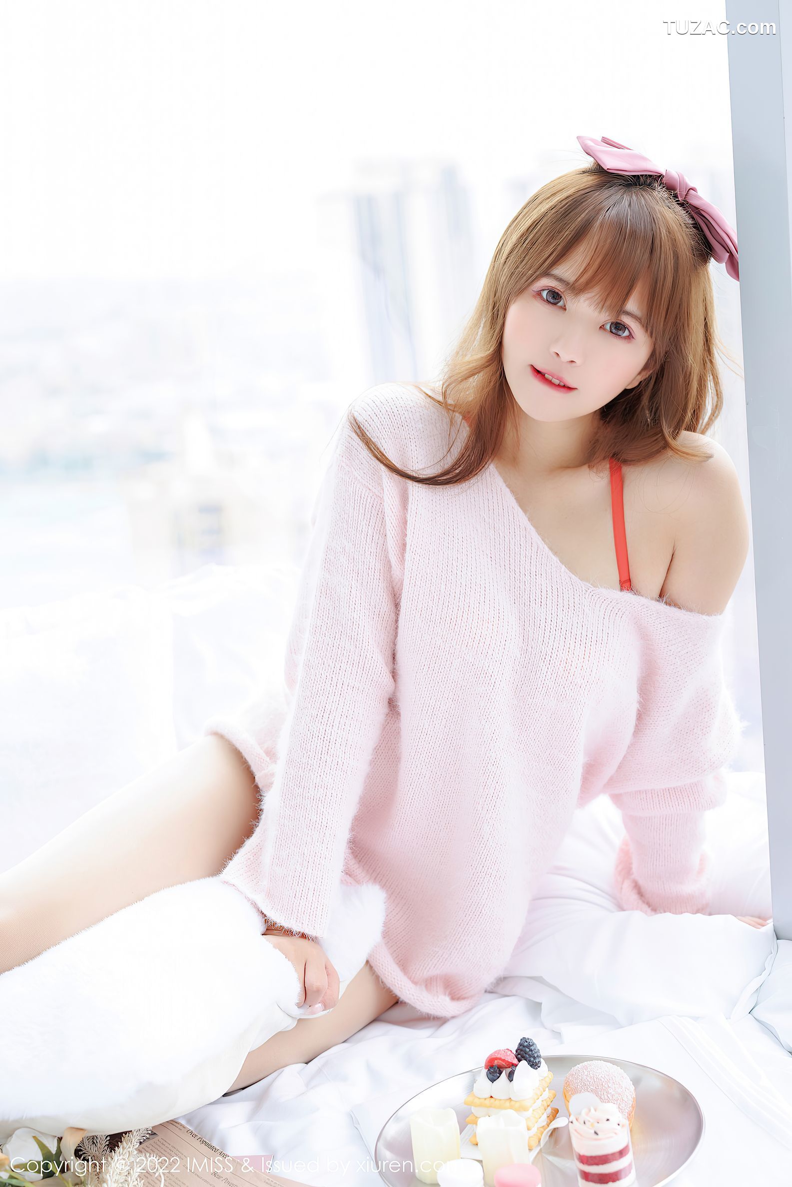 IMiss爱蜜社-677-张思允-粉色上衣红边内衣原色丝袜-2022.04.12