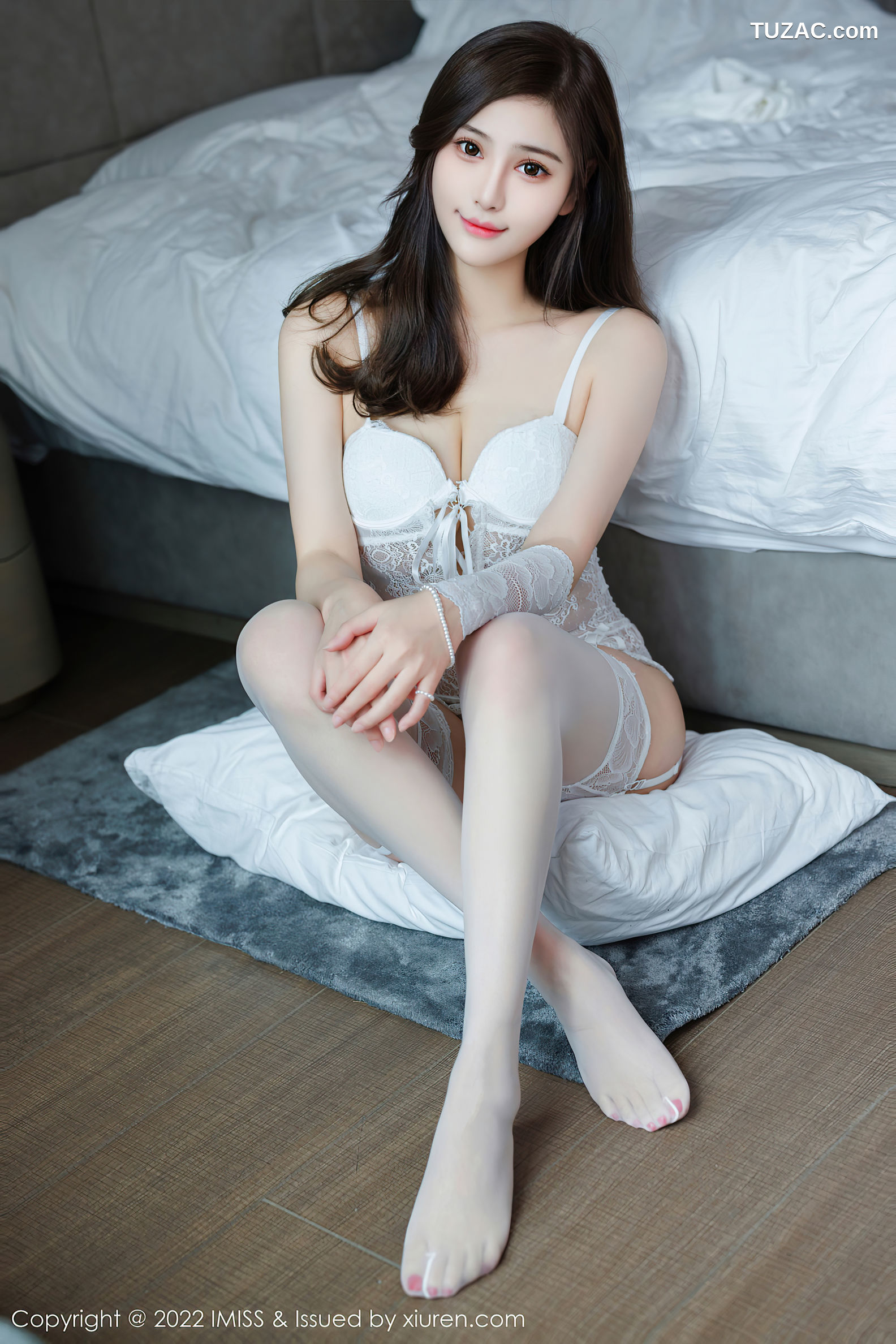IMiss爱蜜社-696-Lavinia肉肉-白色蕾丝吊带睡裙白丝吊带袜-2022.09.01