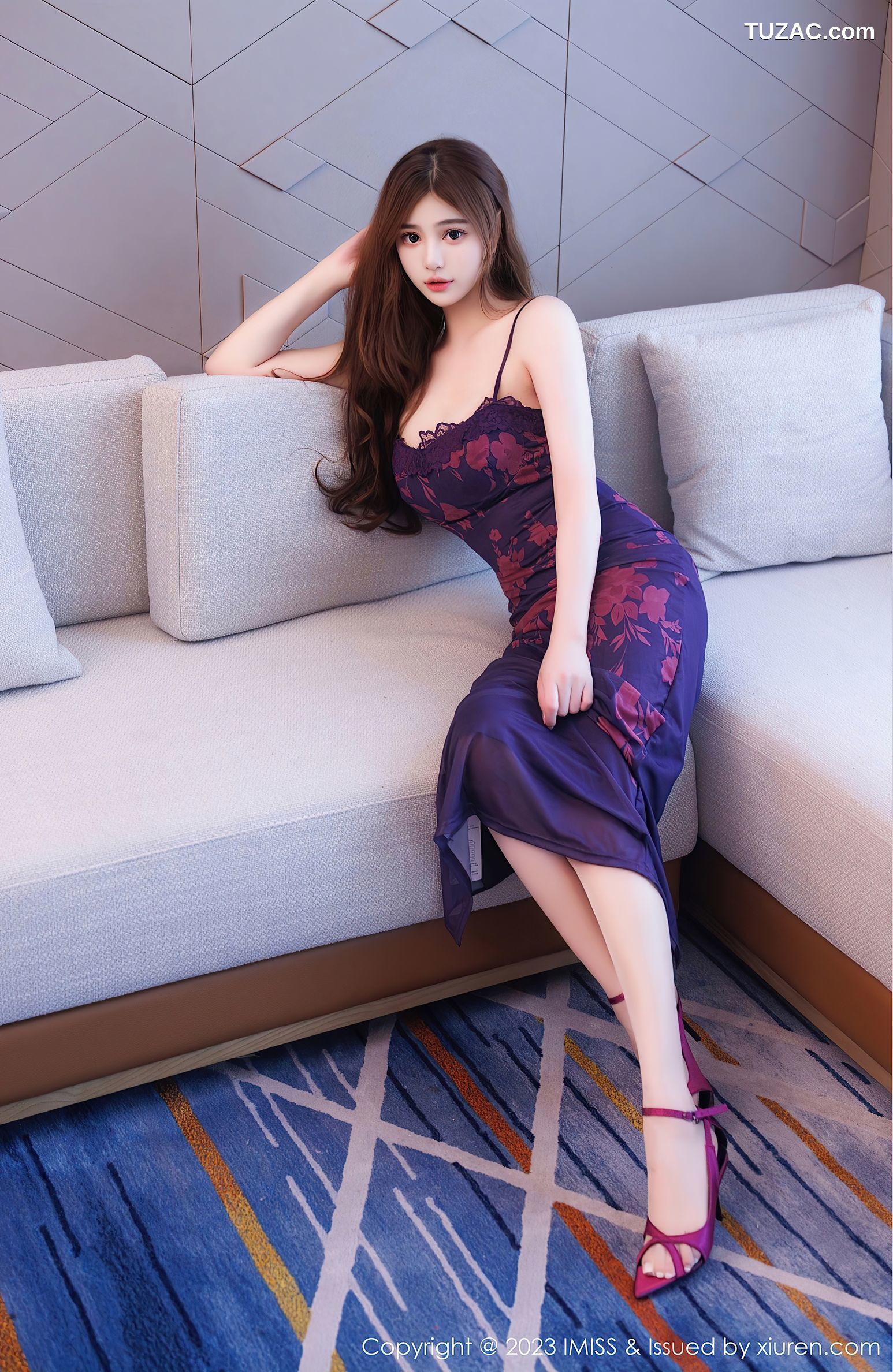 IMiss爱蜜社-748-Lavinia肉肉-深紫吊带长裙浅色蕾丝内衣-2023.09.05