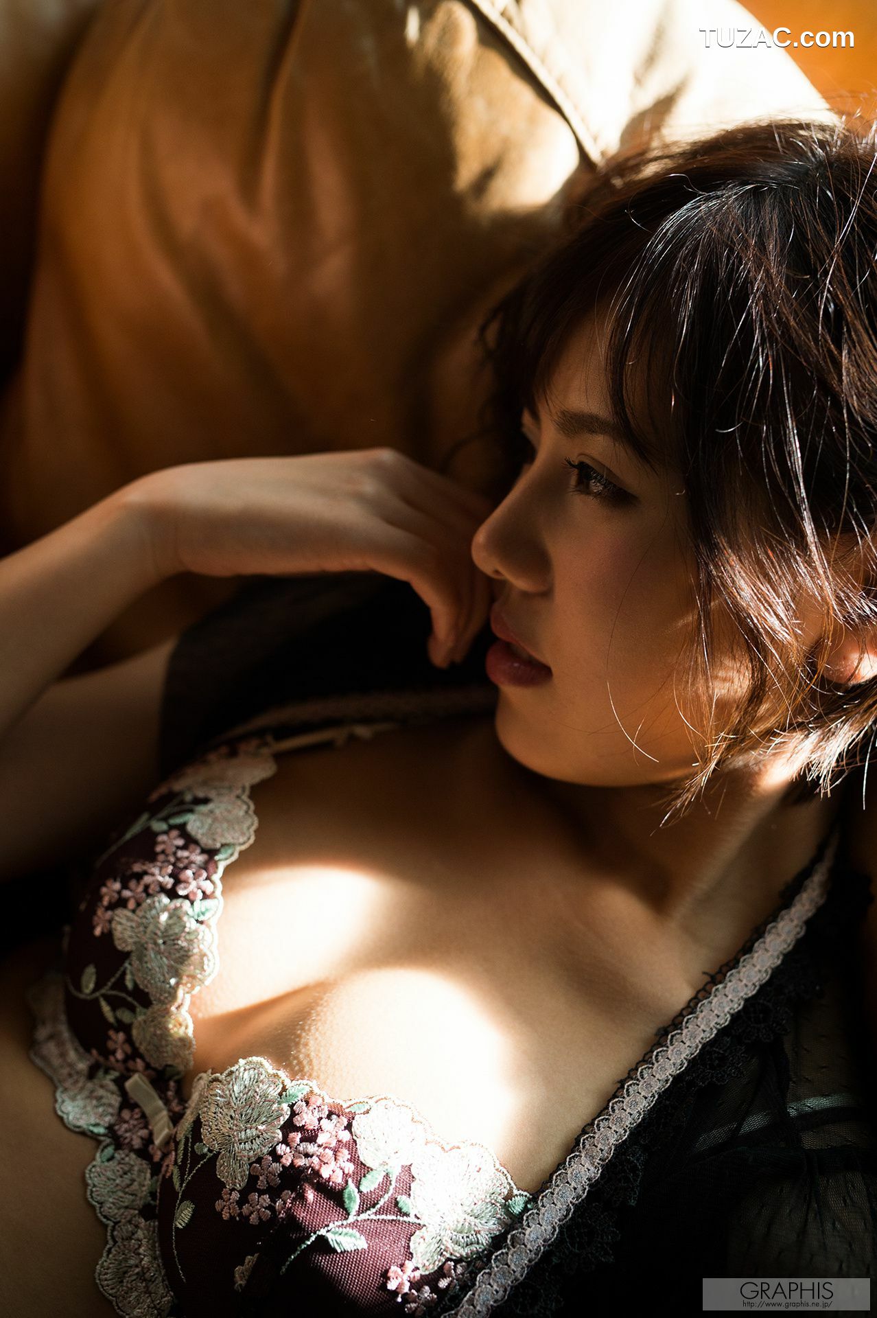 Graphis_Aoi Akane あかね葵/赤根葵 First Gravure 初脫ぎ娘 写真集[45P]