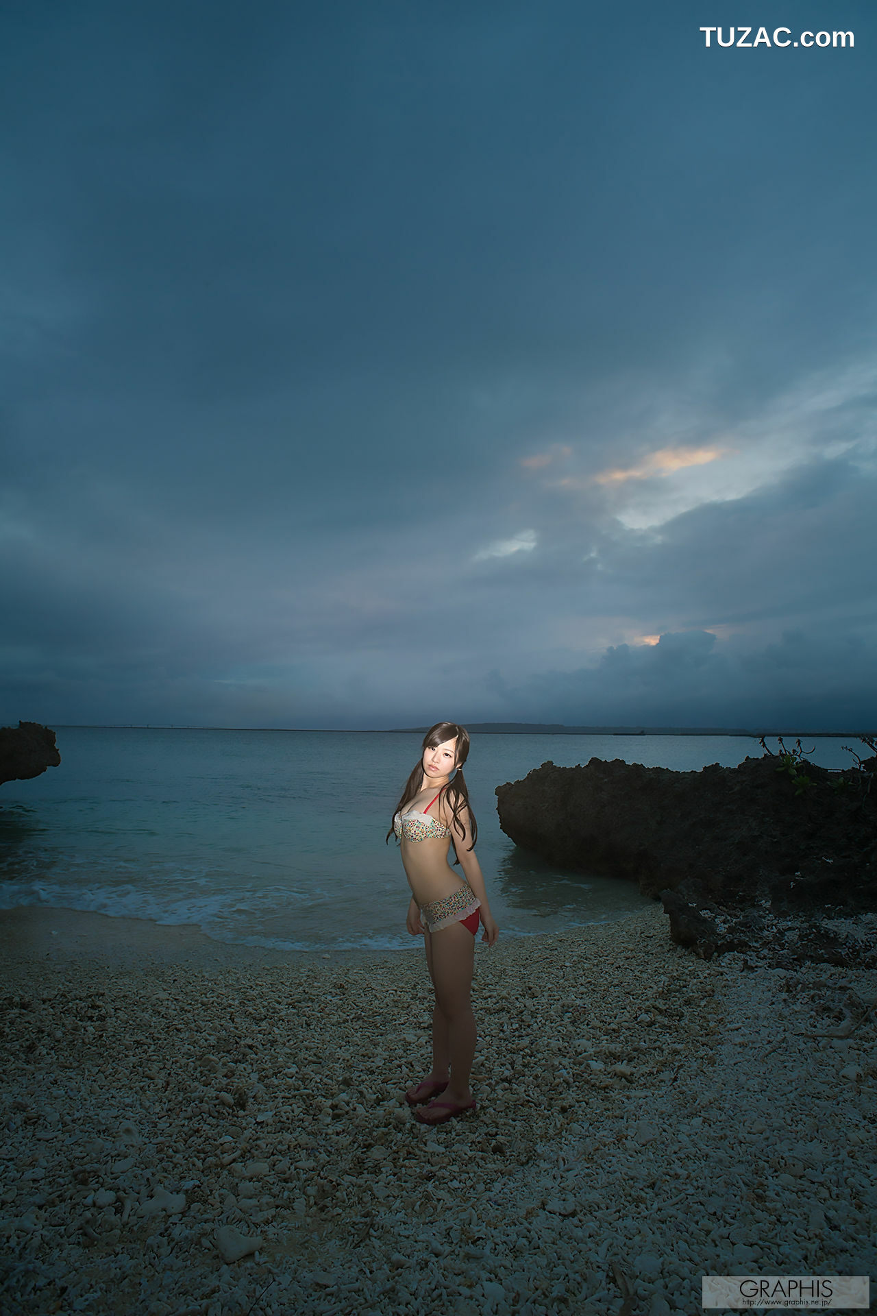 Graphis_Momojiri Kanon 桃尻かのん/桃尻华音 初脫ぎ娘 写真集[52P]