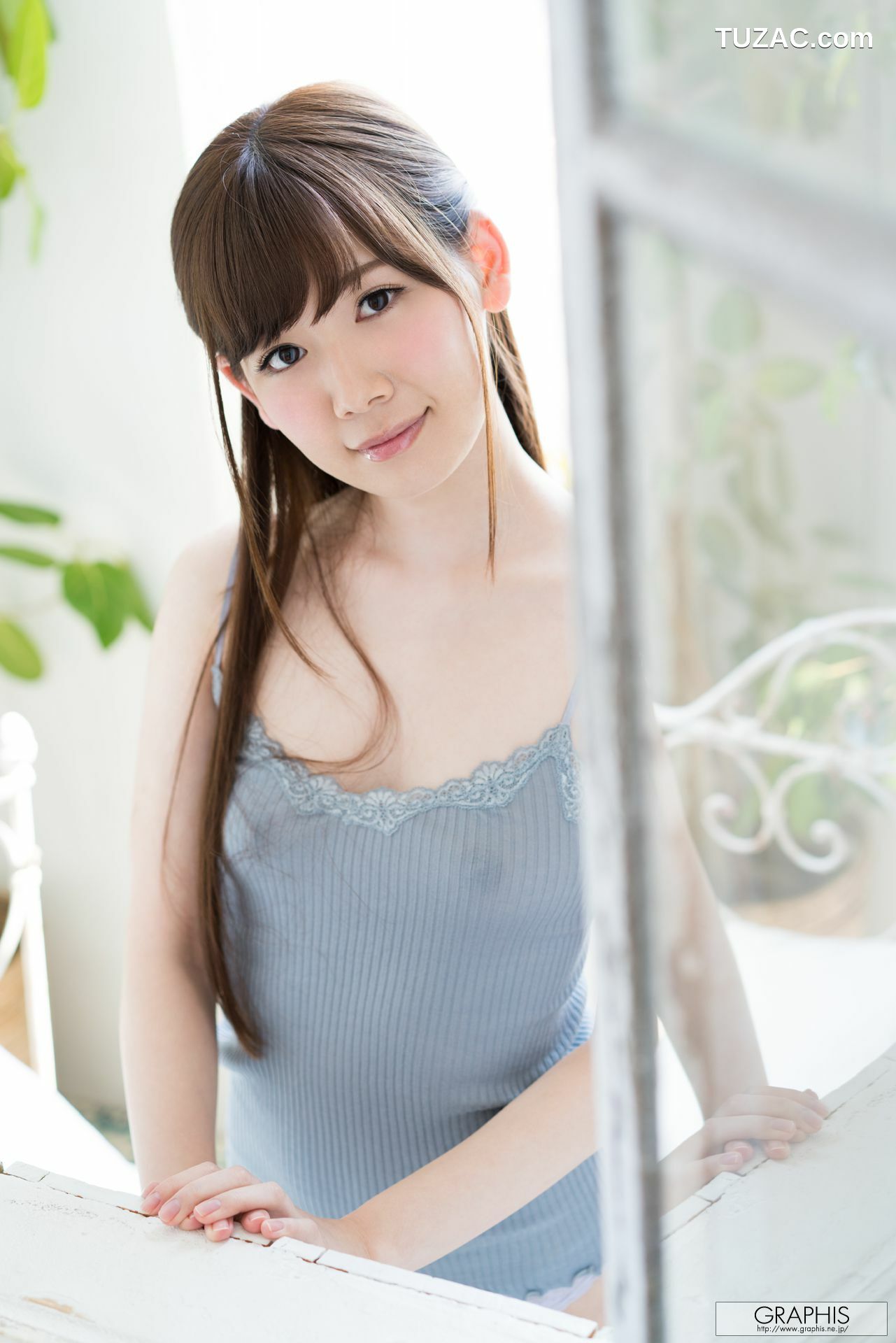 Graphis_Tsumugi Akari 明里つむぎ/明里紬 First Gravure 初脫ぎ娘 写真集[53P]