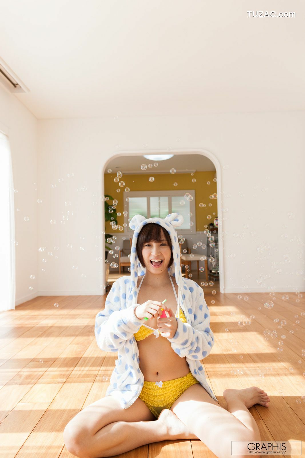 Graphis_きみの歩美/君野步美 First Gravure 初脱ぎ娘 写真集[54P]