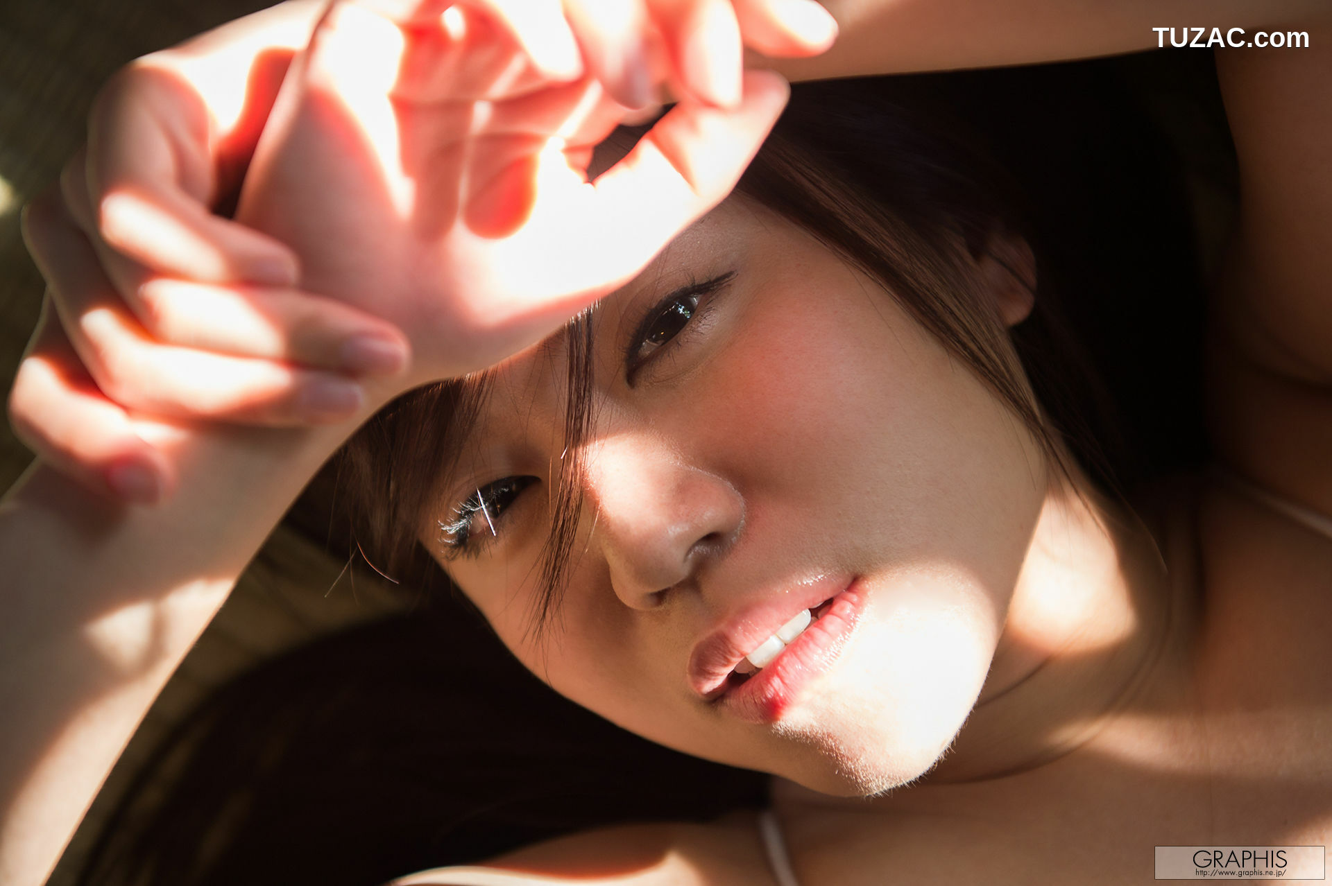 Graphis_初美りん/初美铃《Look at me!》 Gals 写真集[62P]