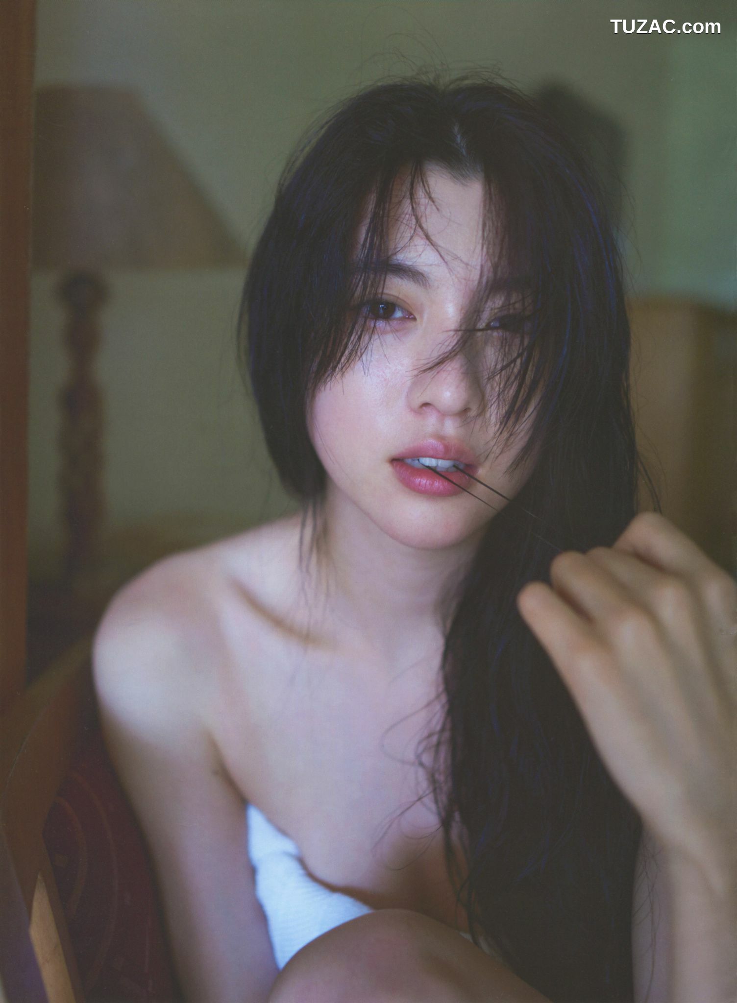 PB写真集_Ayaka Miyoshi 三吉彩花 《わたし》[135P]