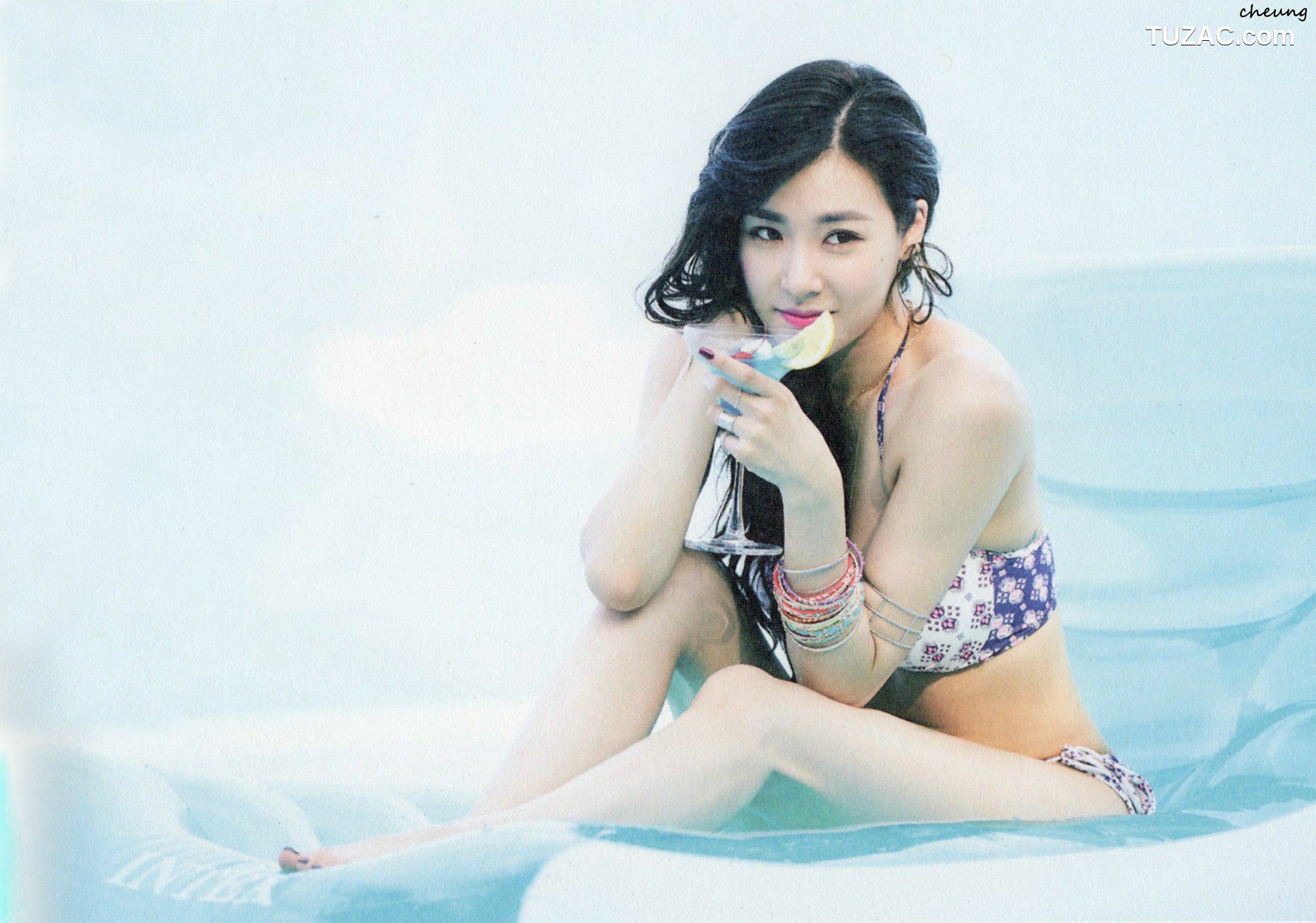 PB写真集_Girls&amp;#039; Generation 少女时代 《Party》 [32P]