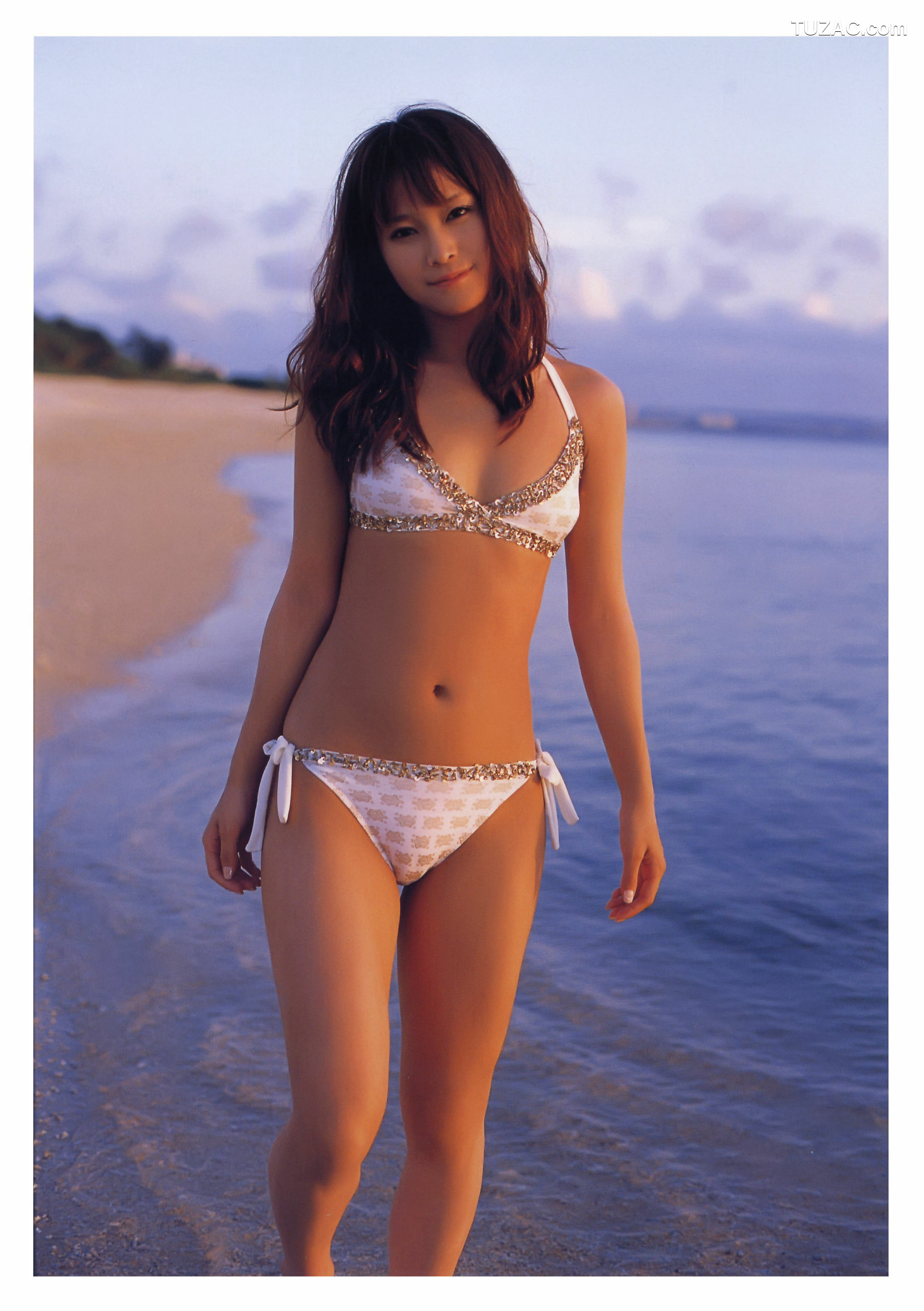 PB写真集_亀井絵里《Thanks》 写真集[65P]