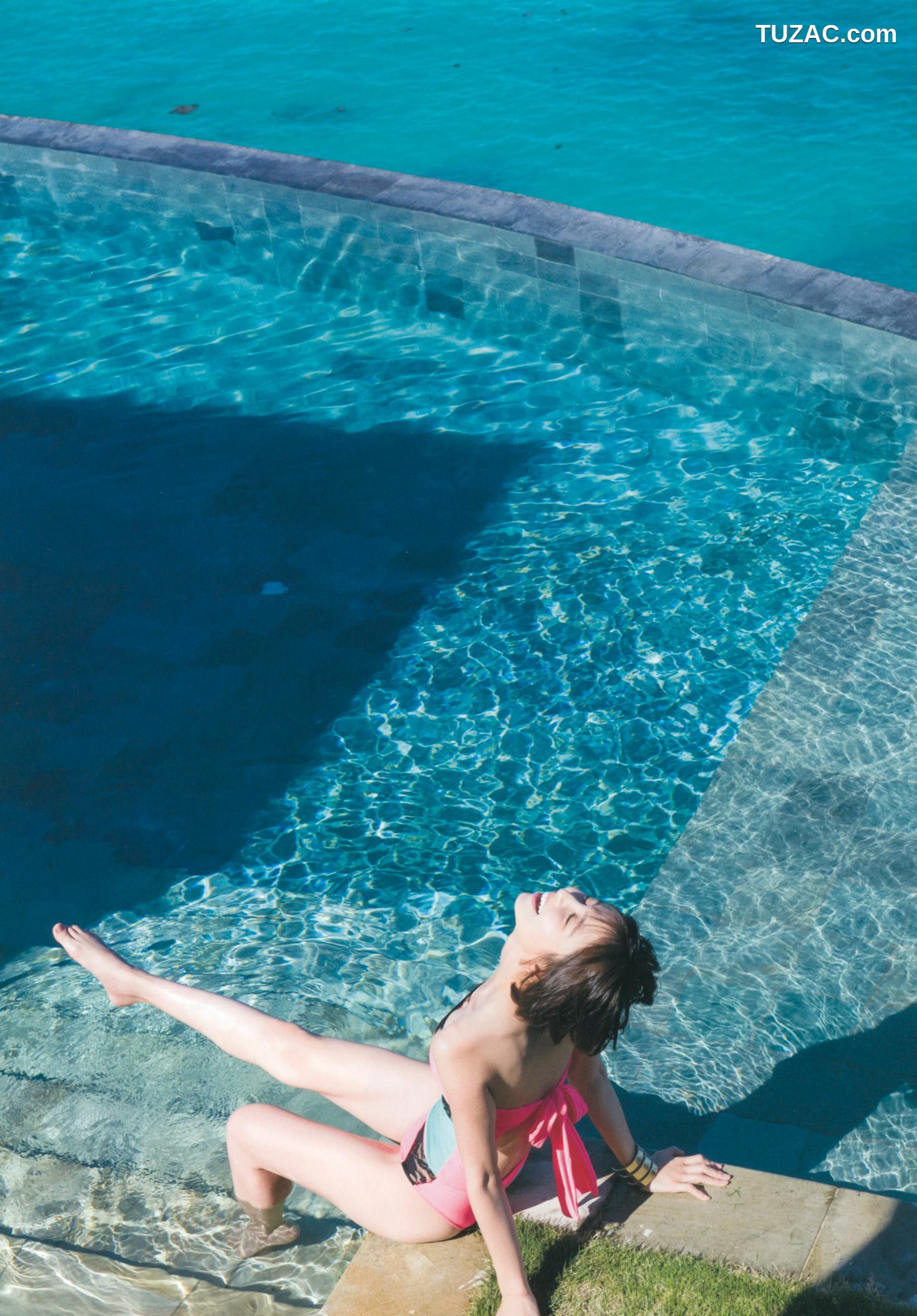 PB写真集_篠田麻里子《Memories》完全版 [245P]